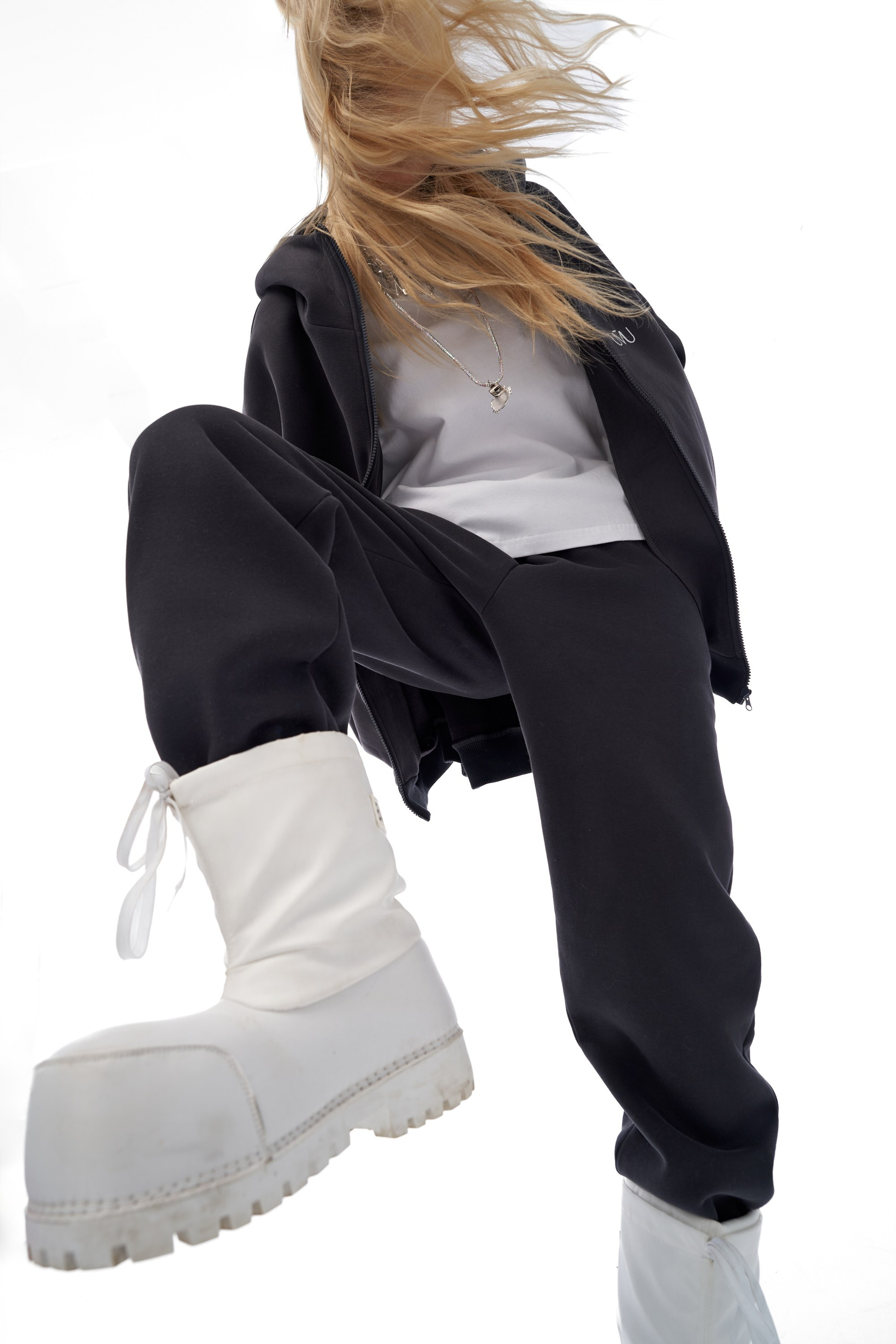 Каталог Uno Mas Uno. Михаил Евтух — фотограф для брендов и маркетплейсов в Минске