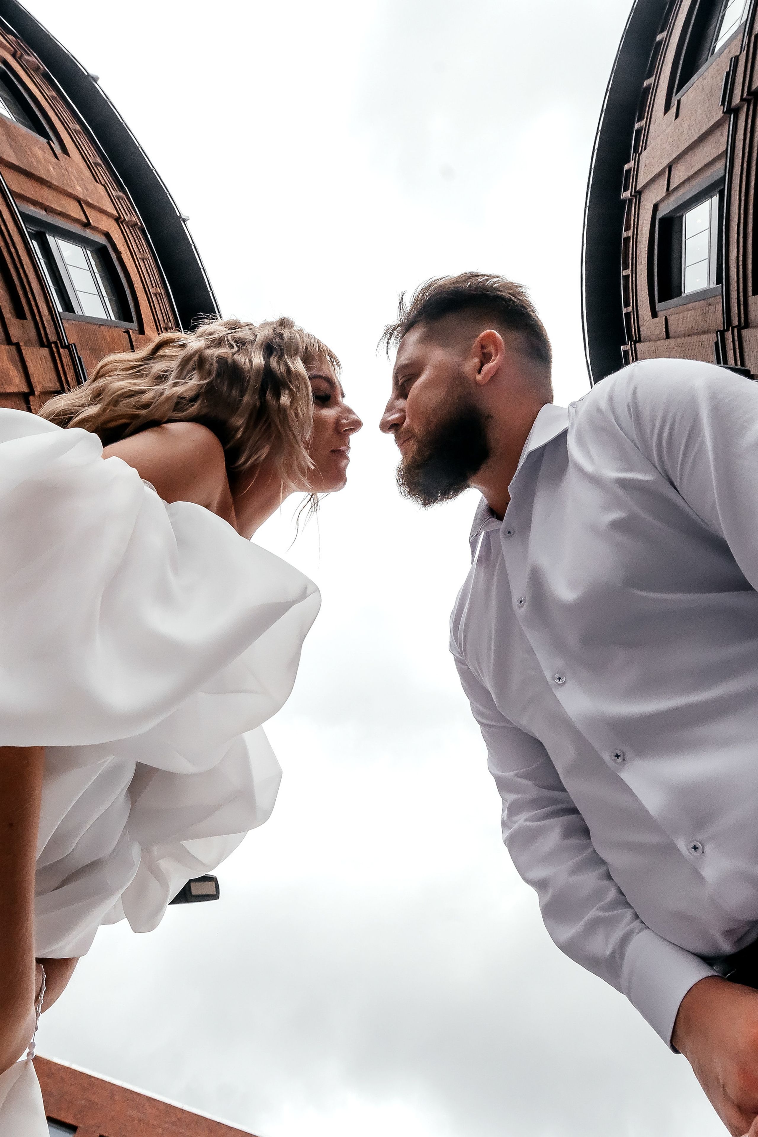 Такая стильная свадьба в Москве. Локации: завод Арма и Моска-сити