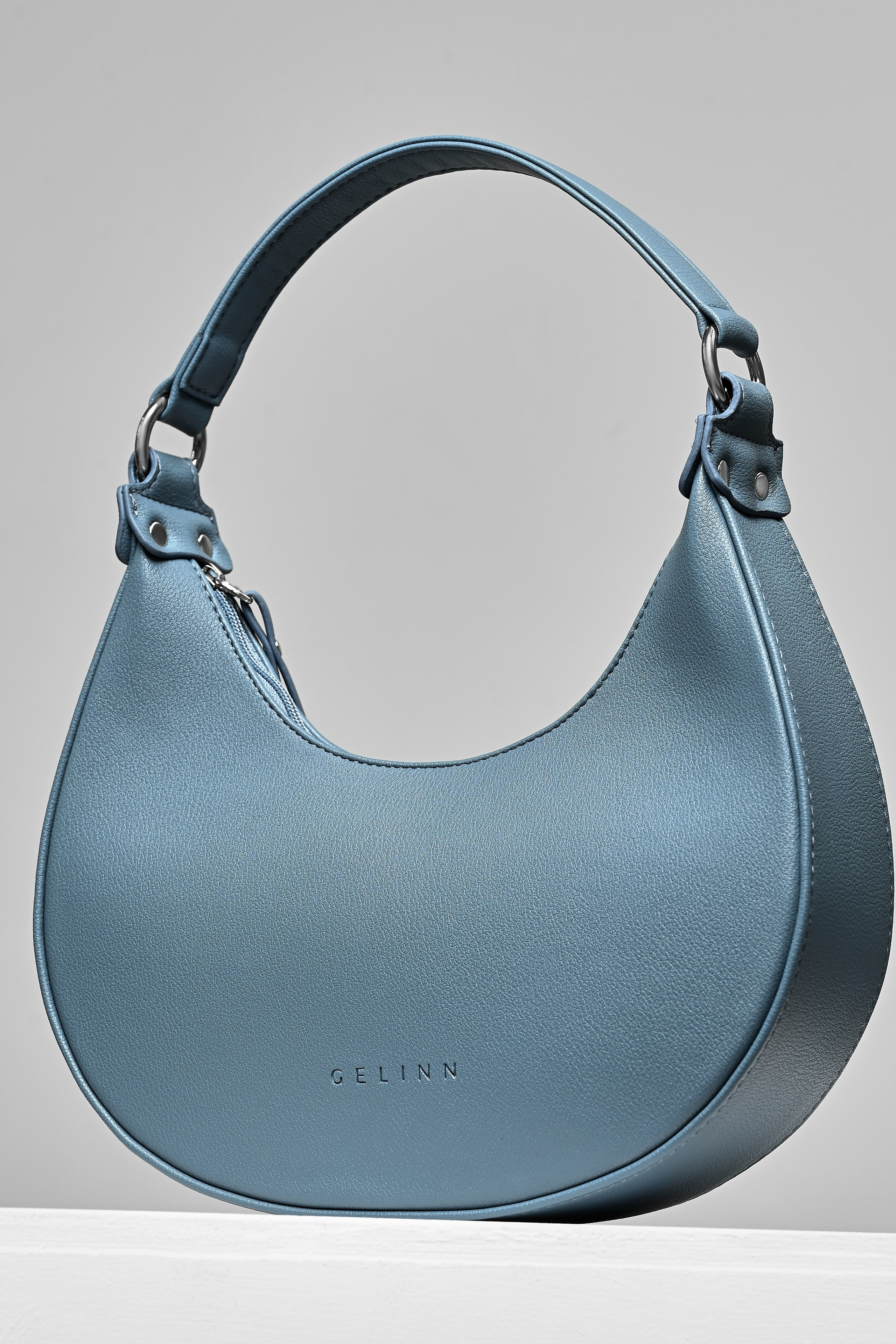 Съемка сумок, кошельков, рюкзаков и других аксессуаров. Предметный контент — фотограф в Саратове Юлия