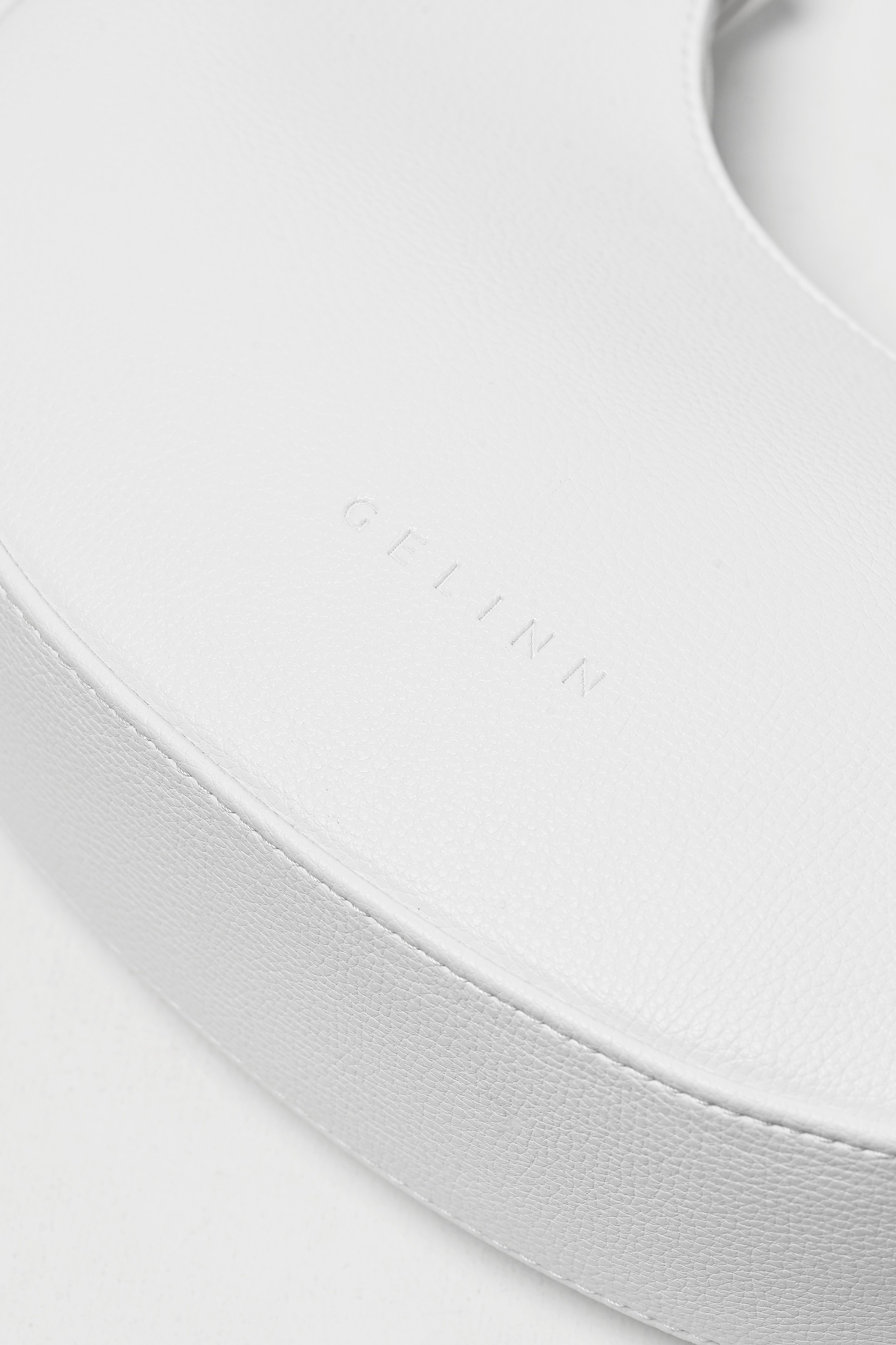 Съемка сумок, кошельков, рюкзаков и других аксессуаров. Предметный контент — фотограф в Саратове Юлия