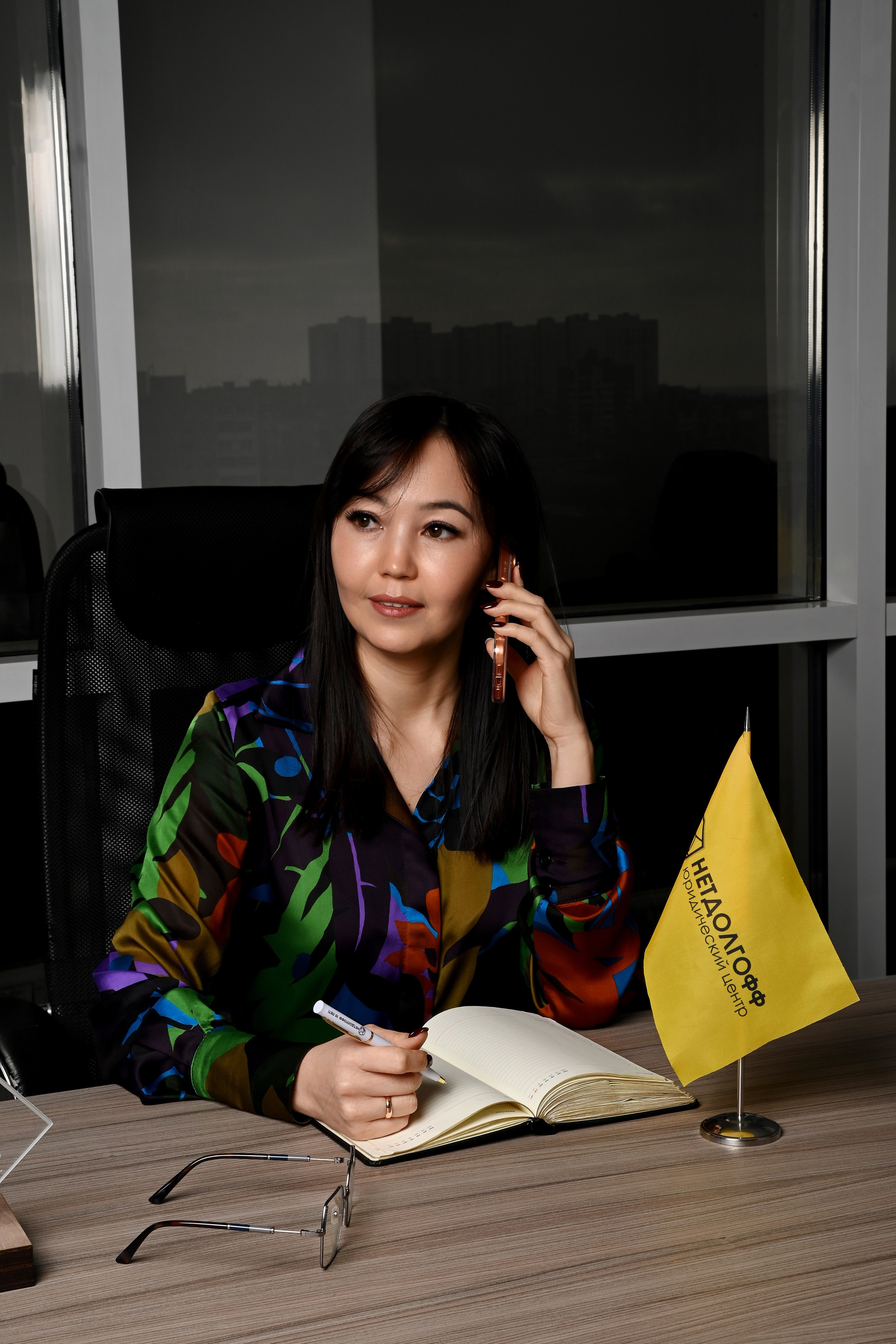 Мужской и женский бизнес портрет. Предметный контент — фотограф в Саратове Юлия