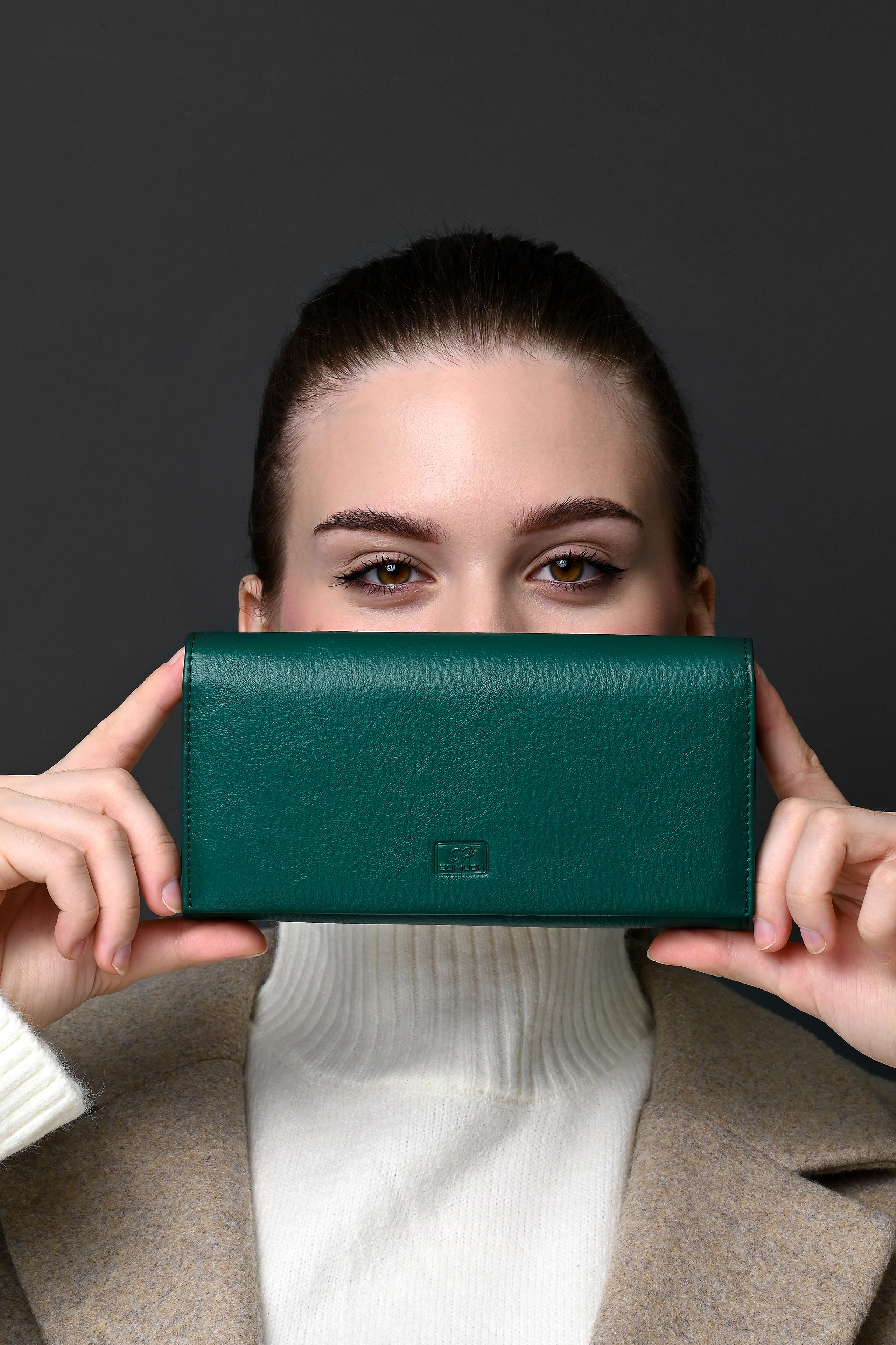 Съемка сумок, кошельков, рюкзаков и других аксессуаров. Предметный контент — фотограф в Саратове Юлия