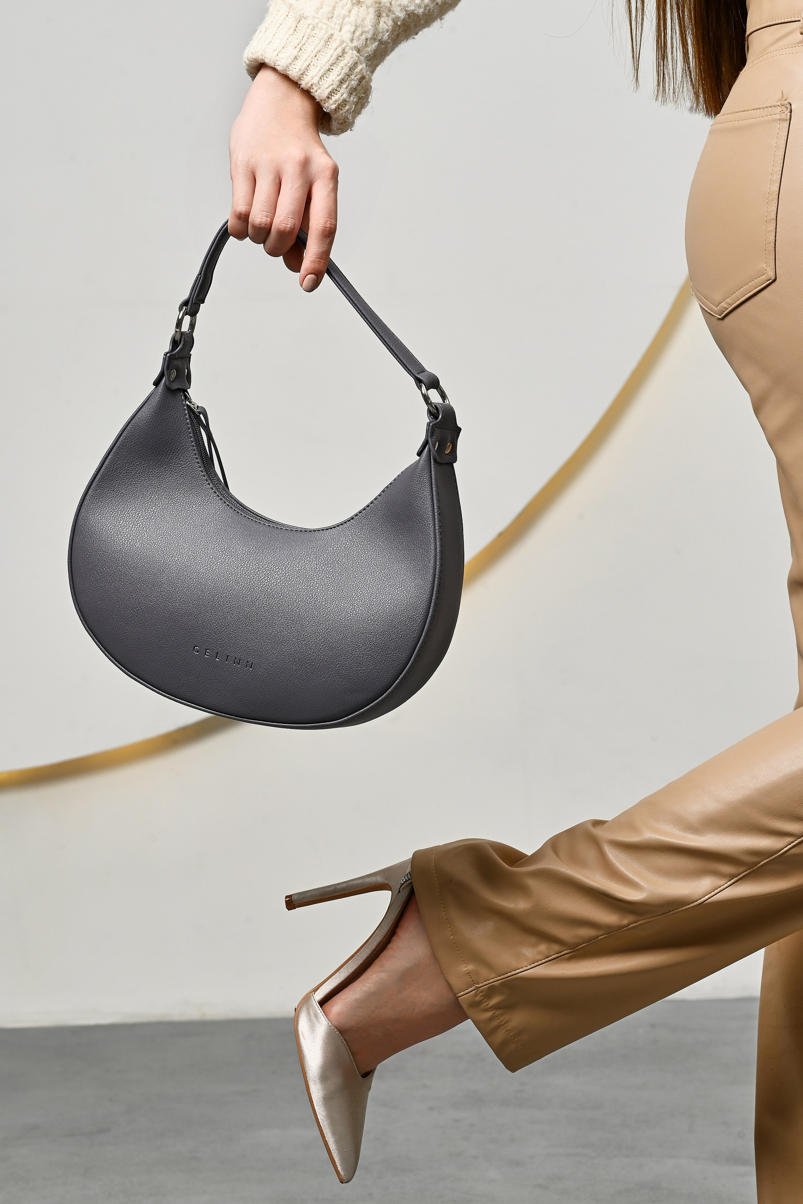 Съемка сумок, кошельков, рюкзаков и других аксессуаров. Предметный контент — фотограф в Саратове Юлия