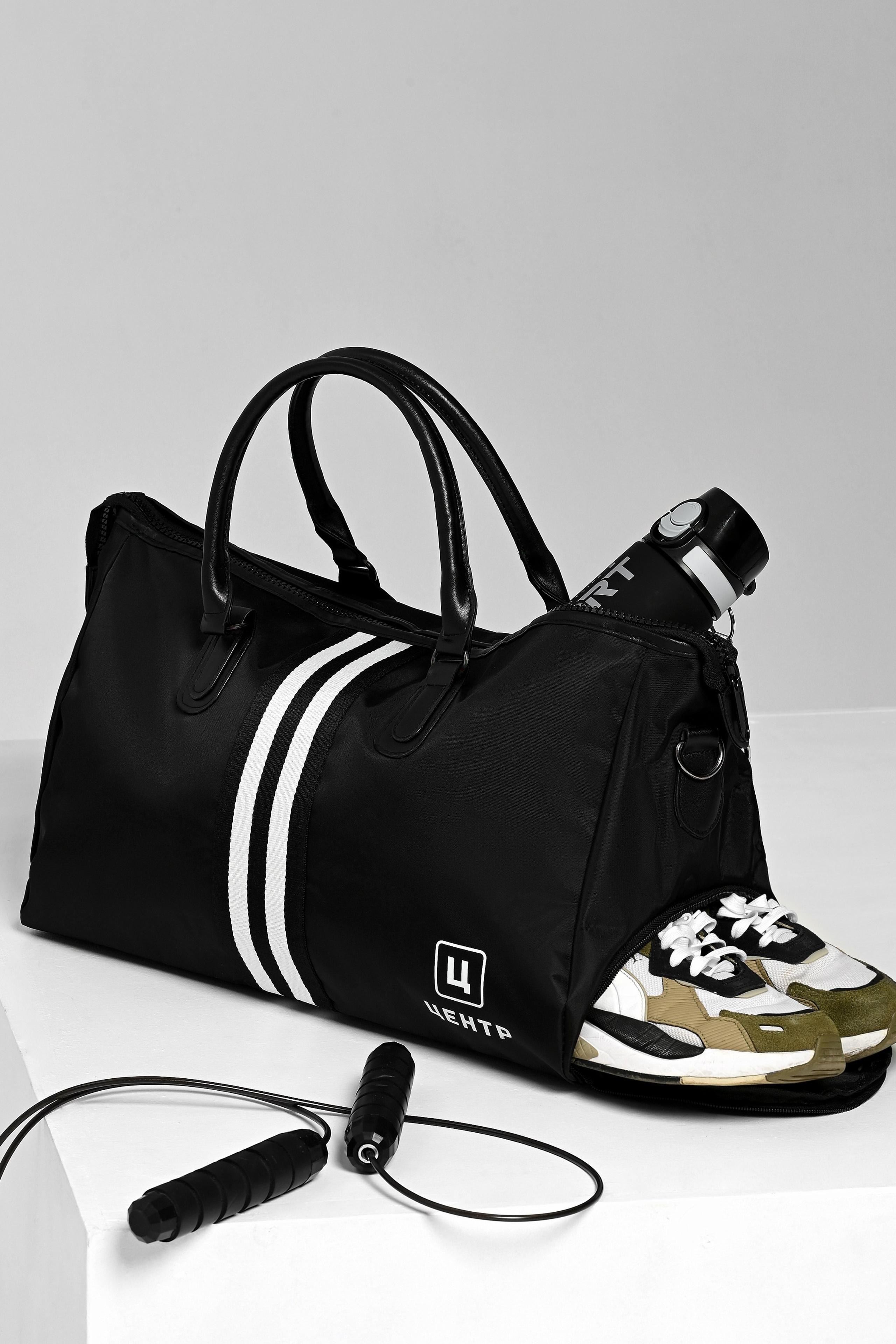 Съемка сумок, кошельков, рюкзаков и других аксессуаров. Предметный контент — фотограф в Саратове Юлия