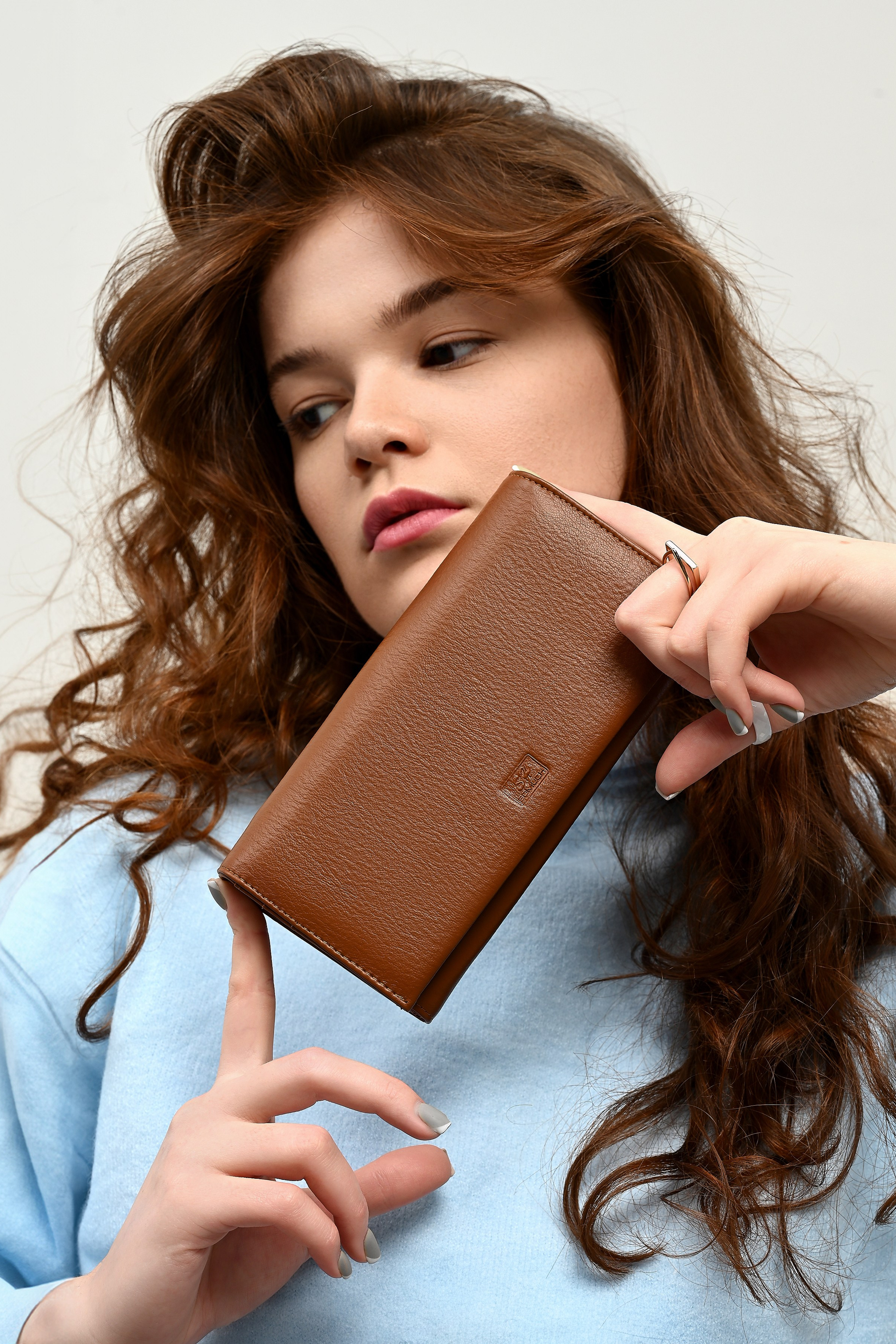 Съемка сумок, кошельков, рюкзаков и других аксессуаров. Предметный контент — фотограф в Саратове Юлия