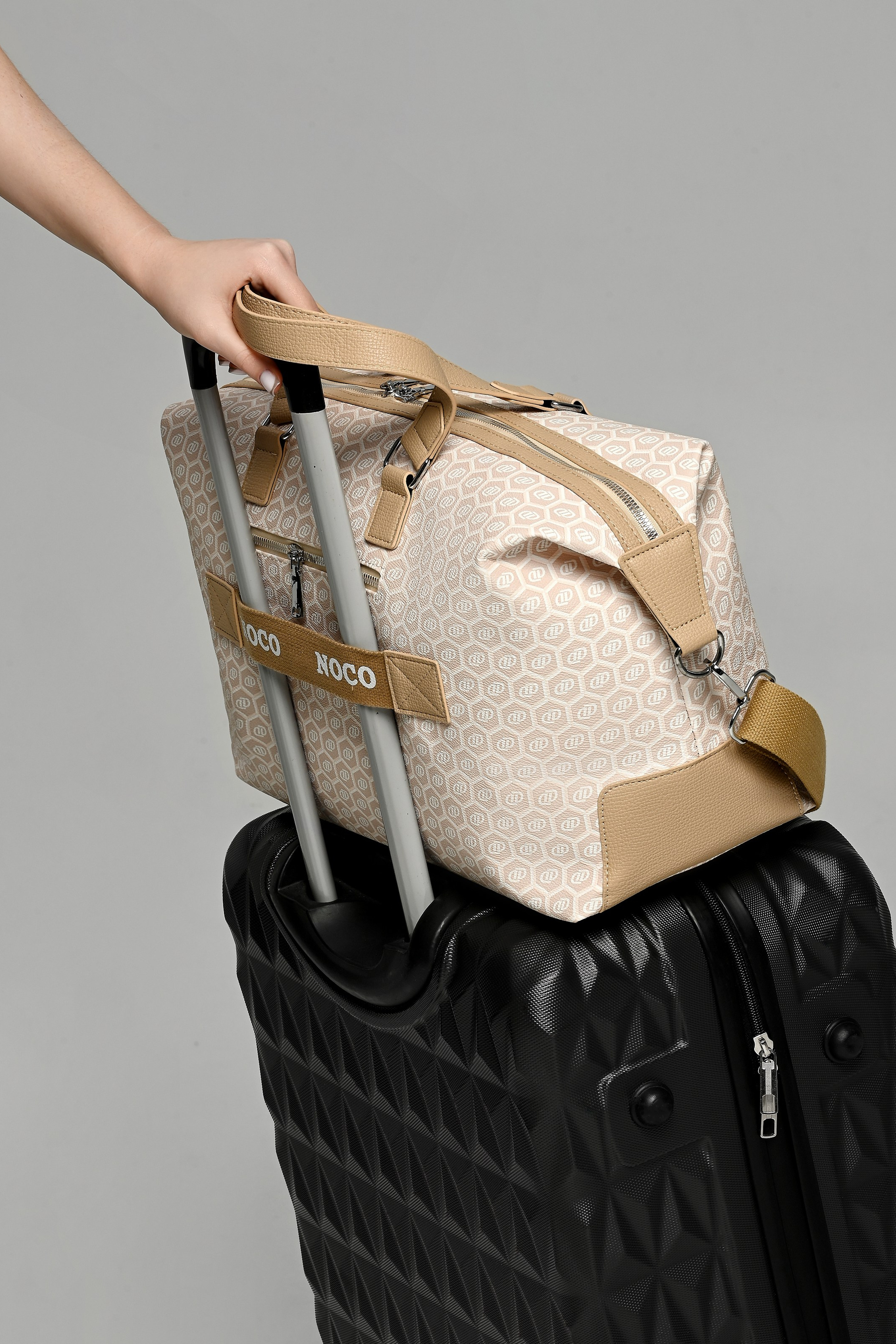 Съемка сумок, кошельков, рюкзаков и других аксессуаров. Предметный контент — фотограф в Саратове Юлия