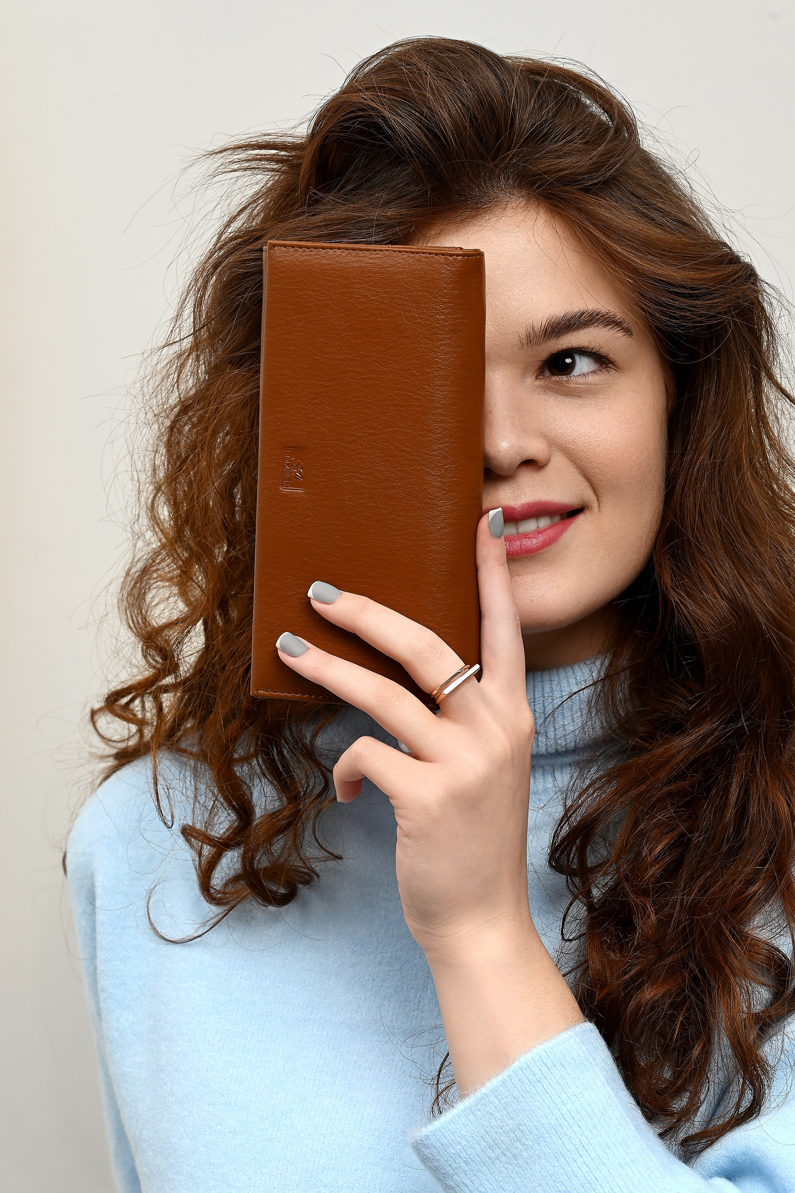 Съемка сумок, кошельков, рюкзаков и других аксессуаров. Предметный контент — фотограф в Саратове Юлия