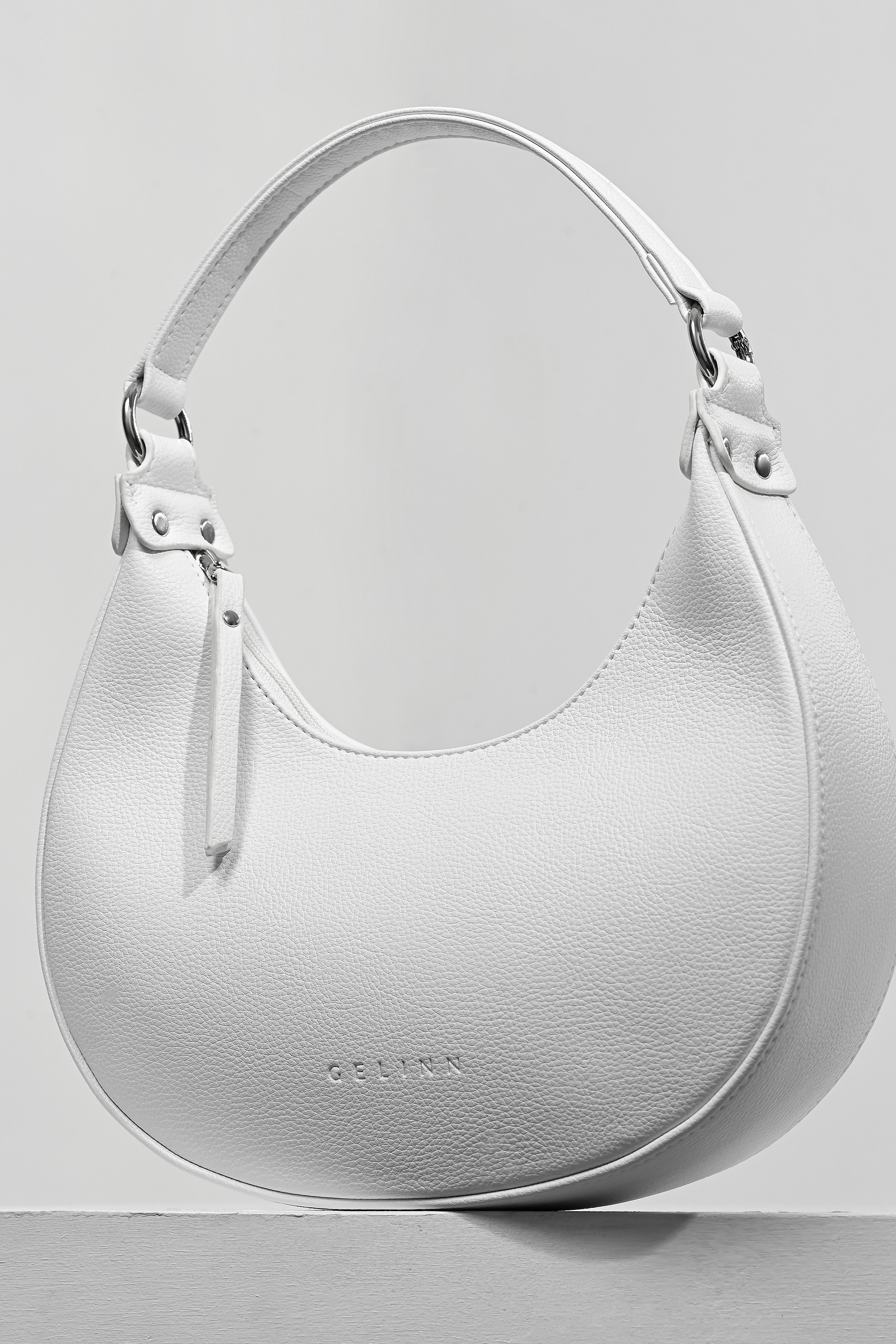 Съемка сумок, кошельков, рюкзаков и других аксессуаров. Предметный контент — фотограф в Саратове Юлия