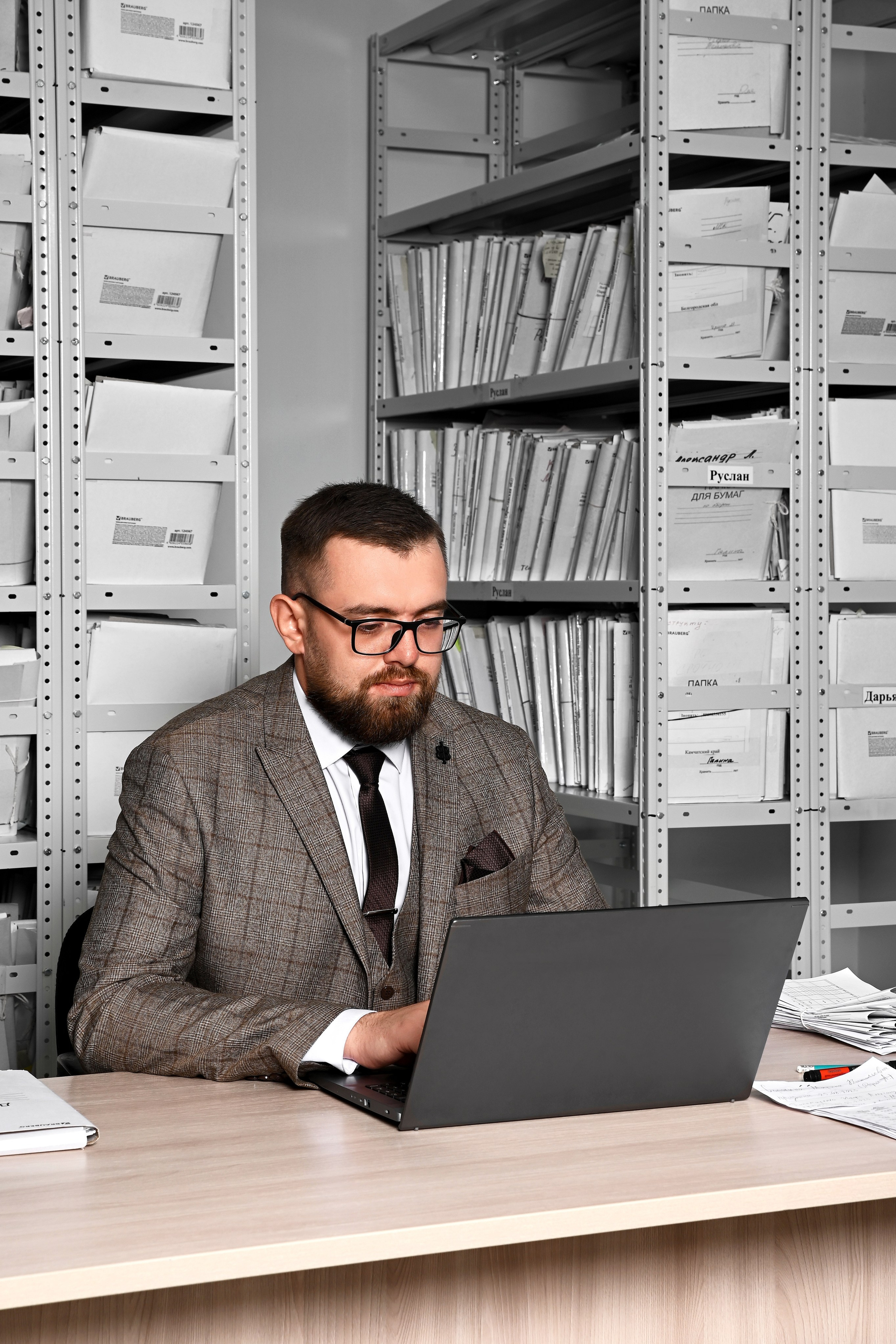 Мужской и женский бизнес портрет. Предметный контент — фотограф в Саратове Юлия