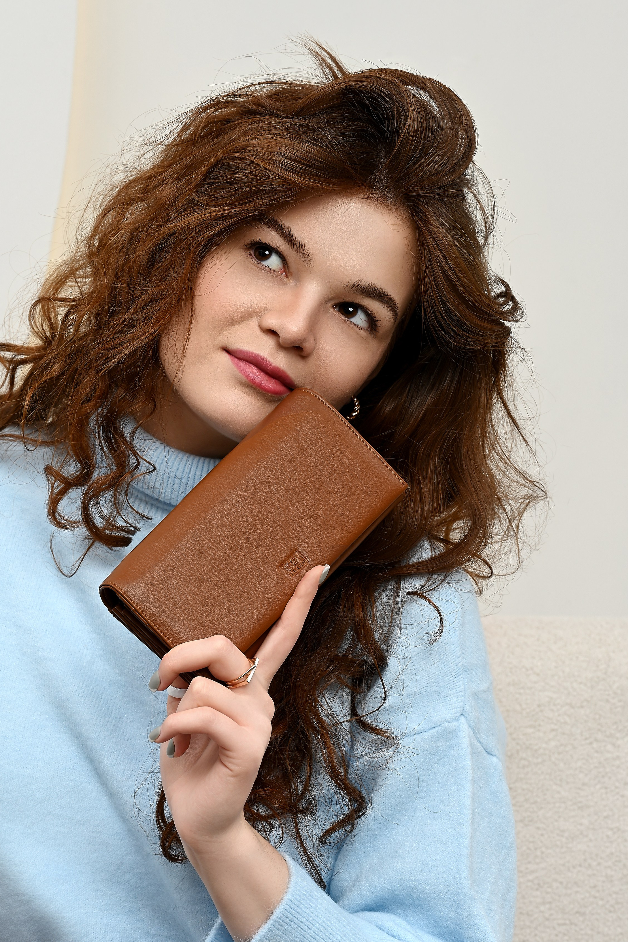 Съемка сумок, кошельков, рюкзаков и других аксессуаров. Предметный контент — фотограф в Саратове Юлия