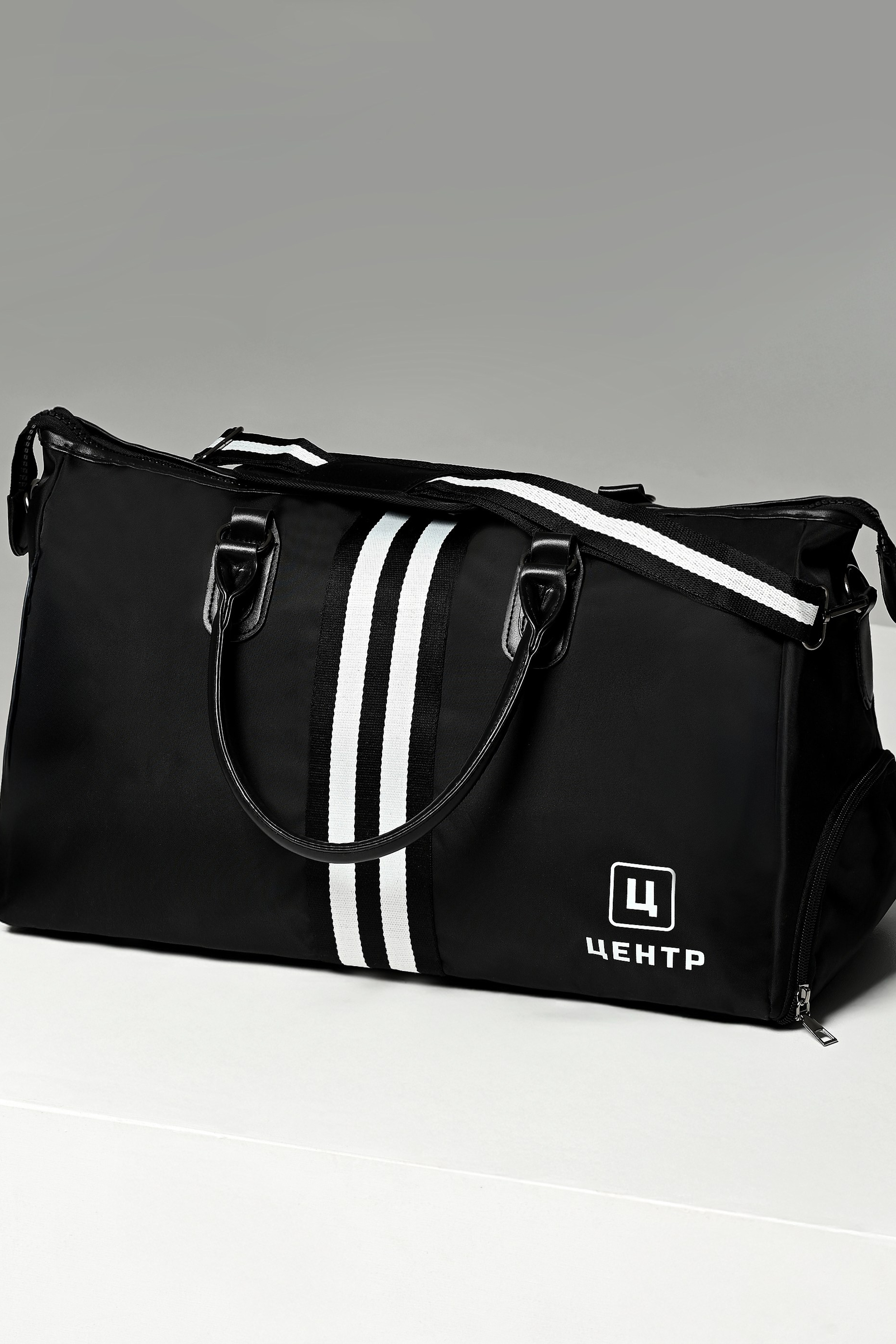 Съемка сумок, кошельков, рюкзаков и других аксессуаров. Предметный контент — фотограф в Саратове Юлия