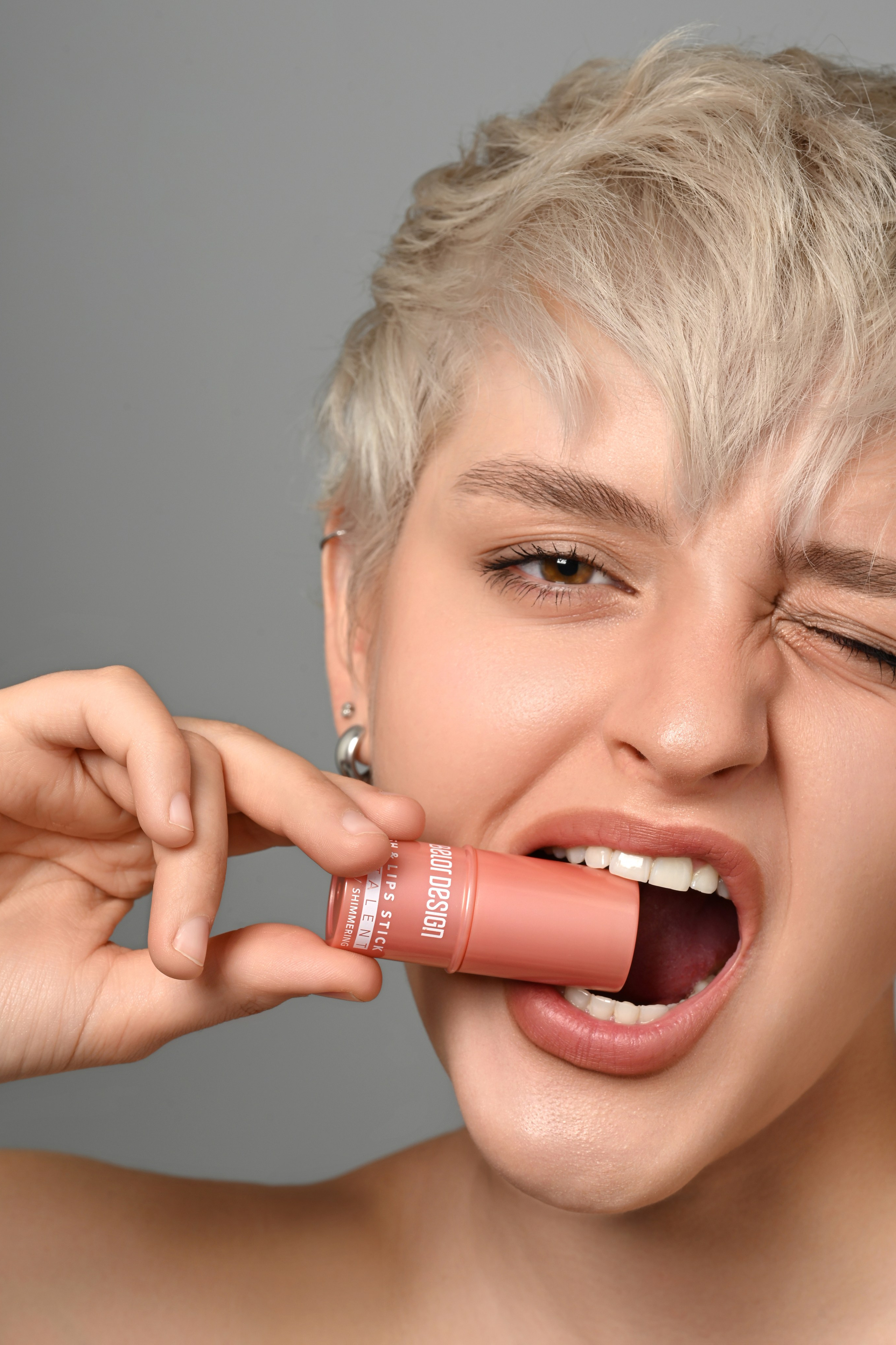 Уходовая и декоративная косметика. Предметный контент — фотограф в Саратове Юлия