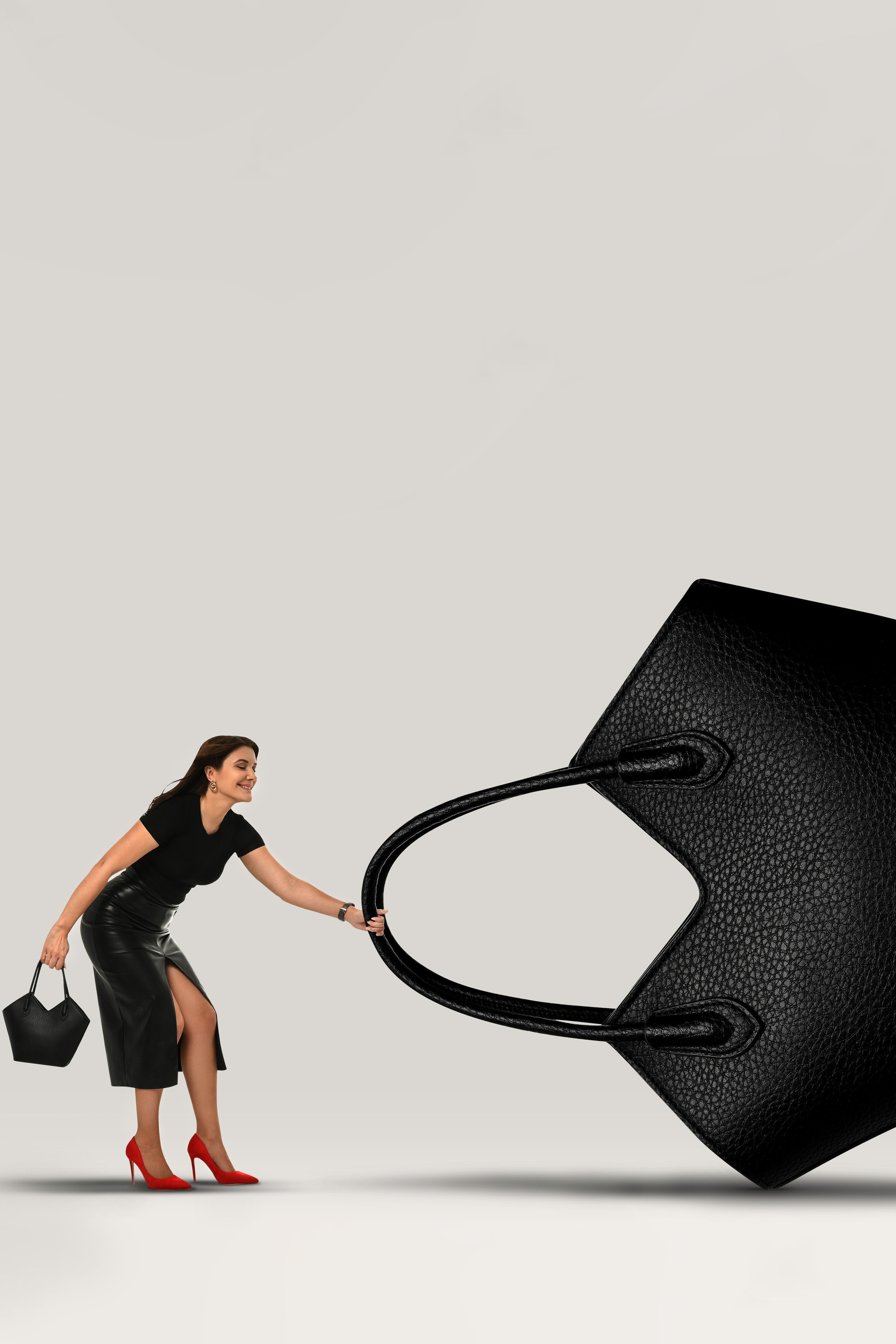 Съемка сумок, кошельков, рюкзаков и других аксессуаров. Предметный контент — фотограф в Саратове Юлия