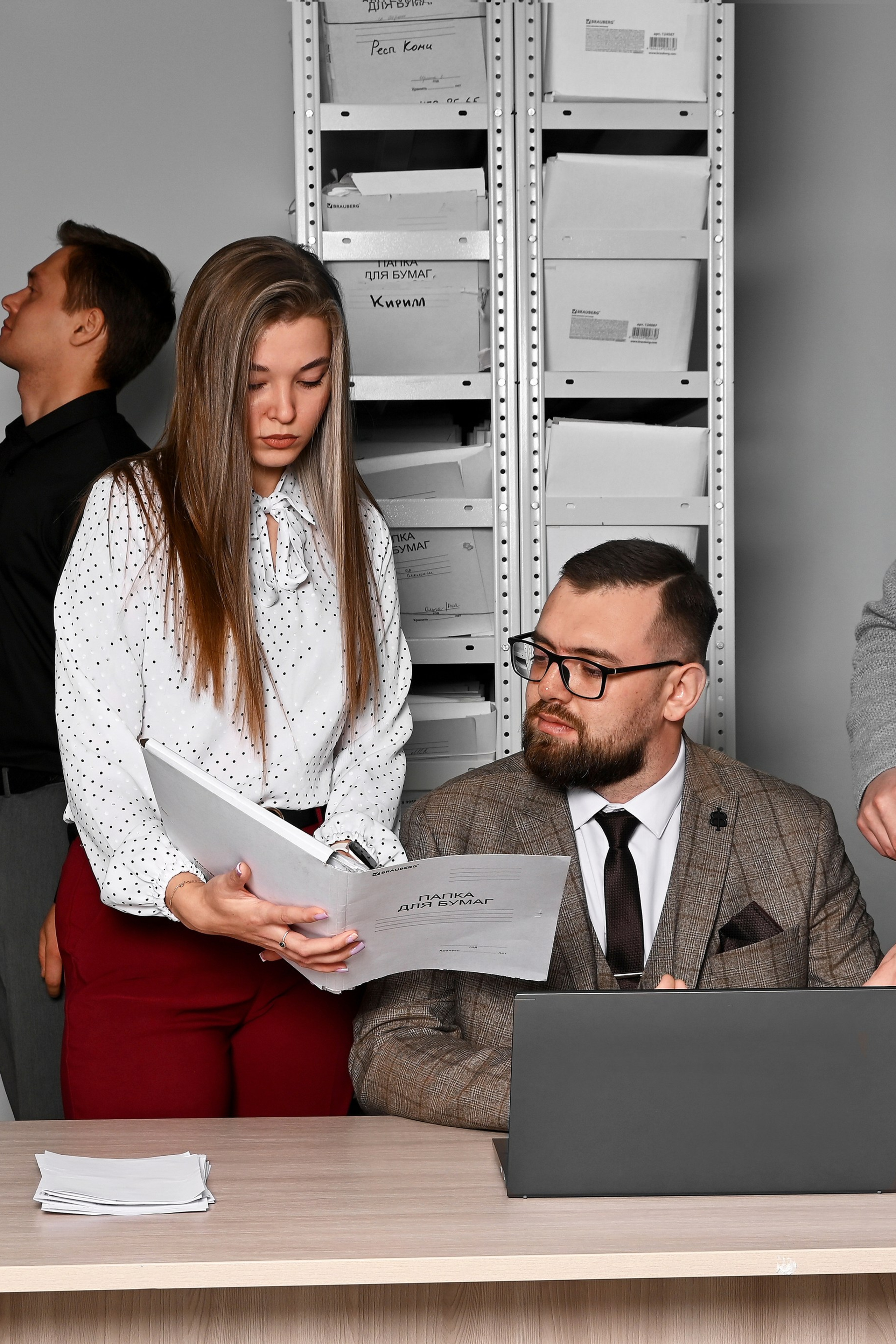 Мужской и женский бизнес портрет. Предметный контент — фотограф в Саратове Юлия