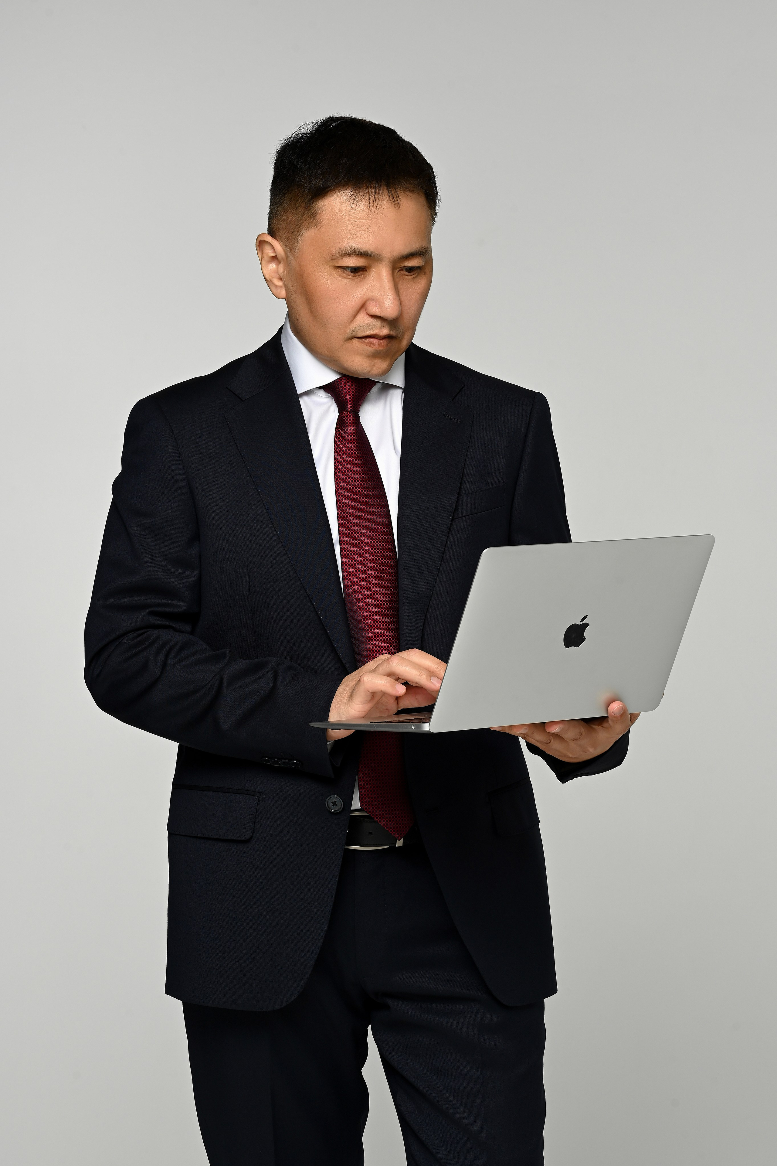 Мужской и женский бизнес портрет. Предметный контент — фотограф в Саратове Юлия