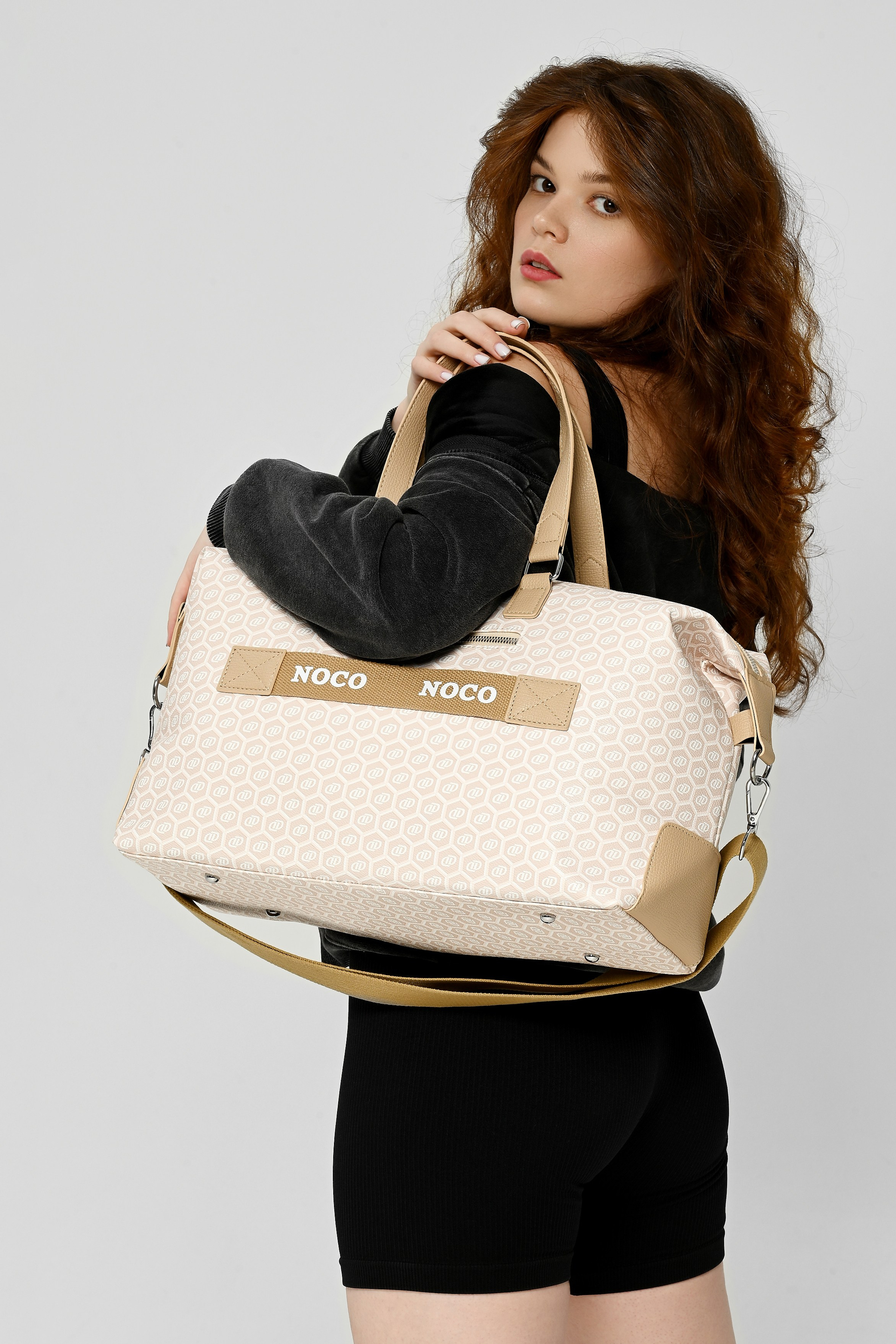 Съемка сумок, кошельков, рюкзаков и других аксессуаров. Предметный контент — фотограф в Саратове Юлия