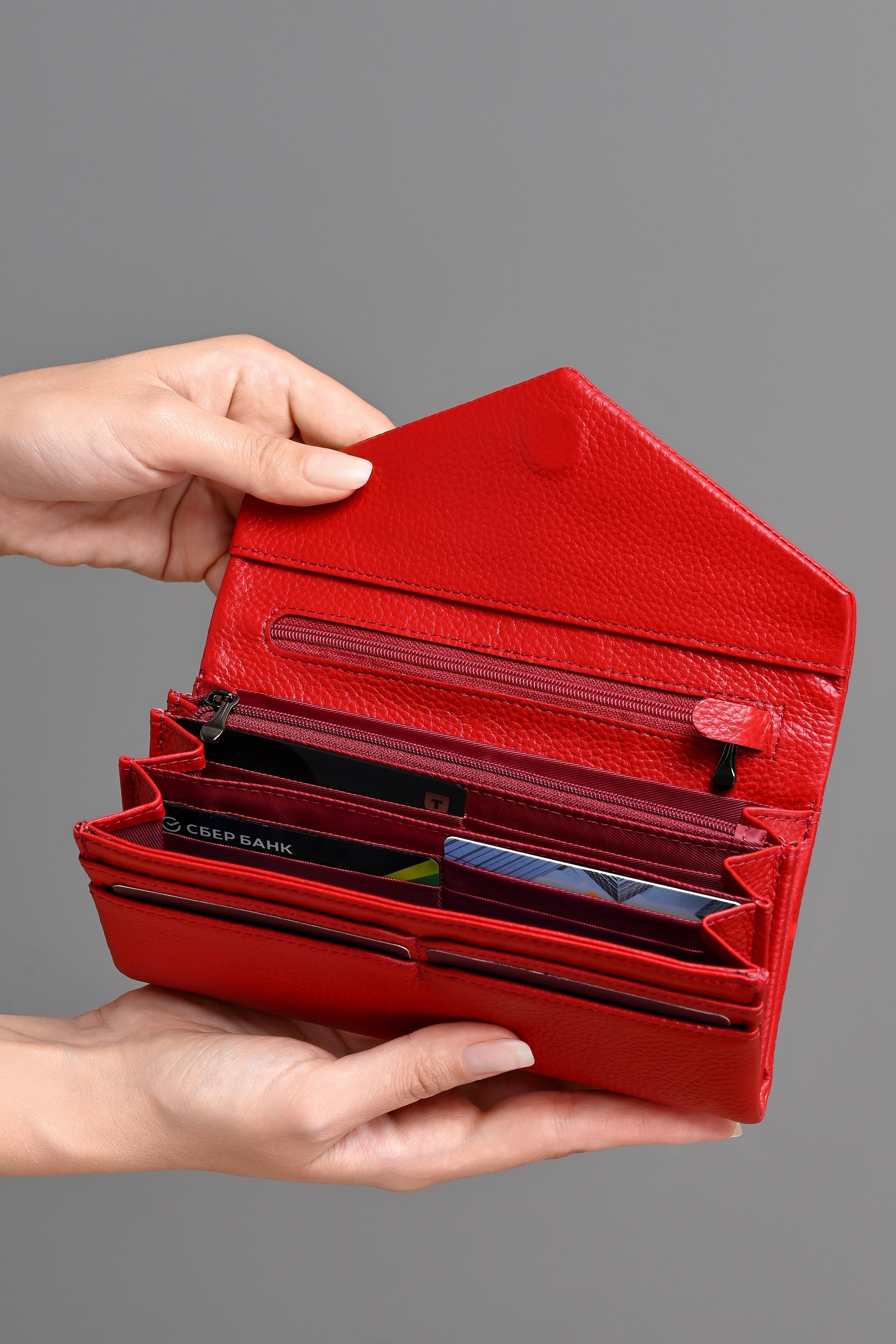 Съемка сумок, кошельков, рюкзаков и других аксессуаров. Предметный контент — фотограф в Саратове Юлия