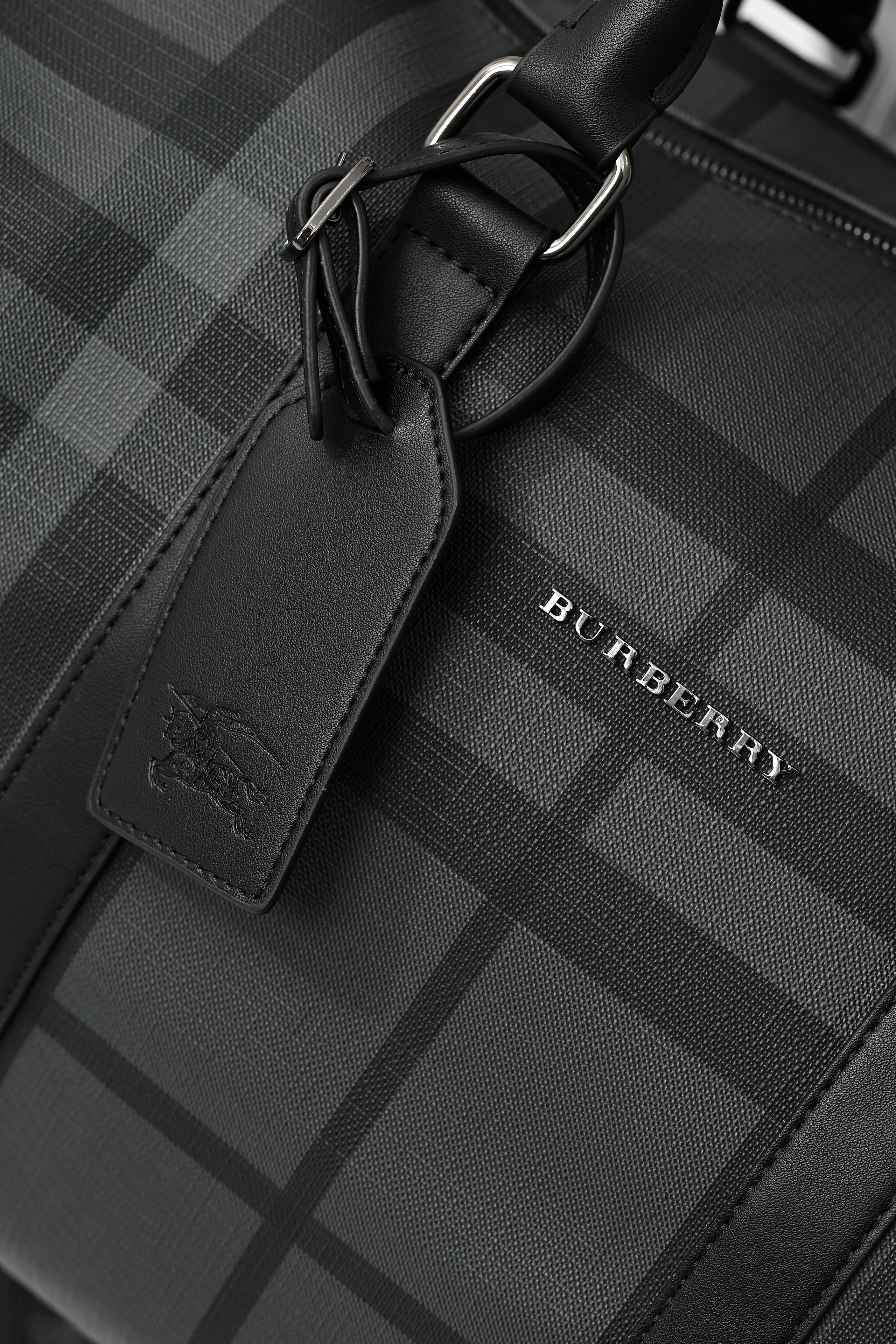 Съемка сумок, кошельков, рюкзаков и других аксессуаров. Предметный контент — фотограф в Саратове Юлия