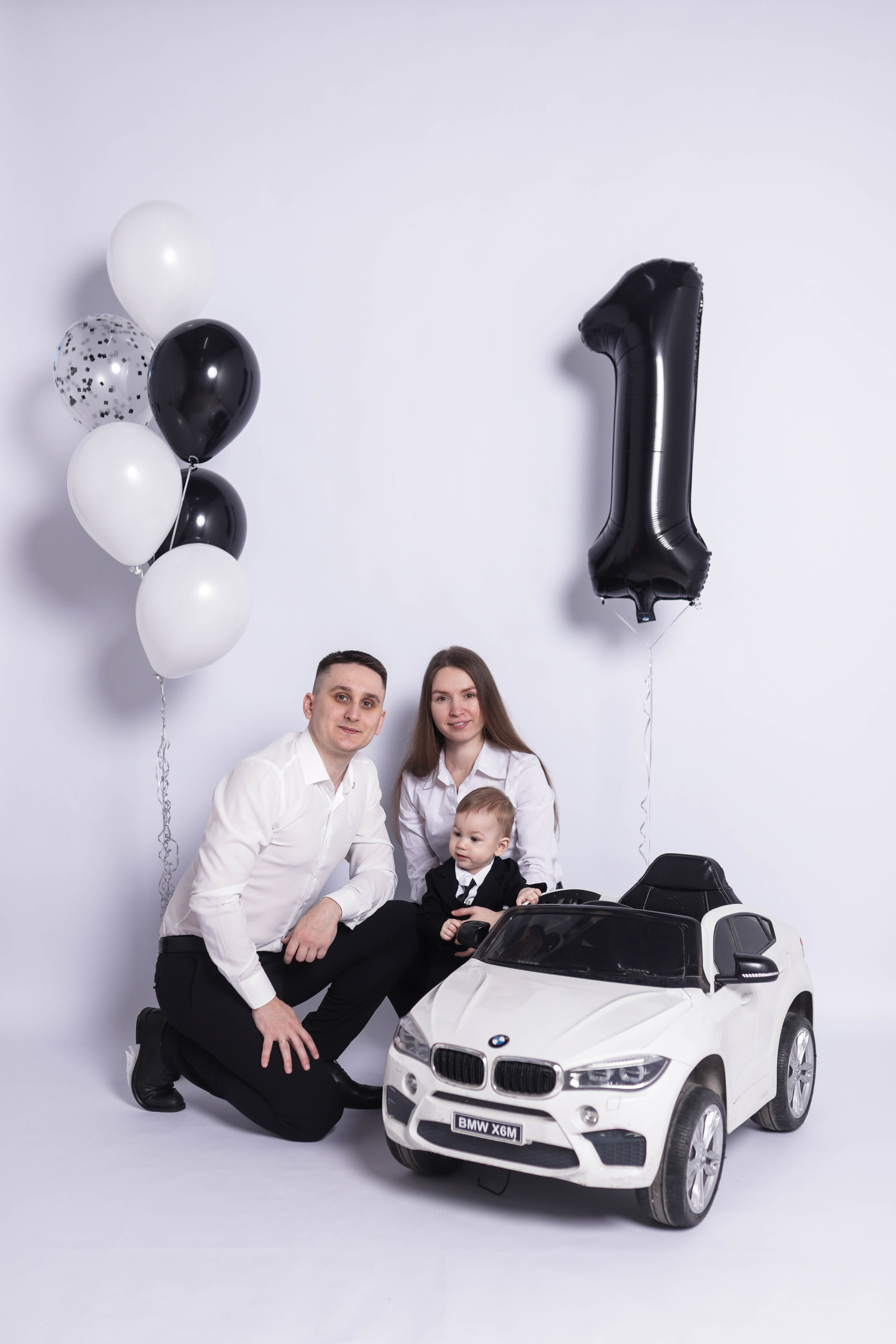 Праздник в фотостудии без фотографа на белом фоне в студии автопортрета Нижний Новгород