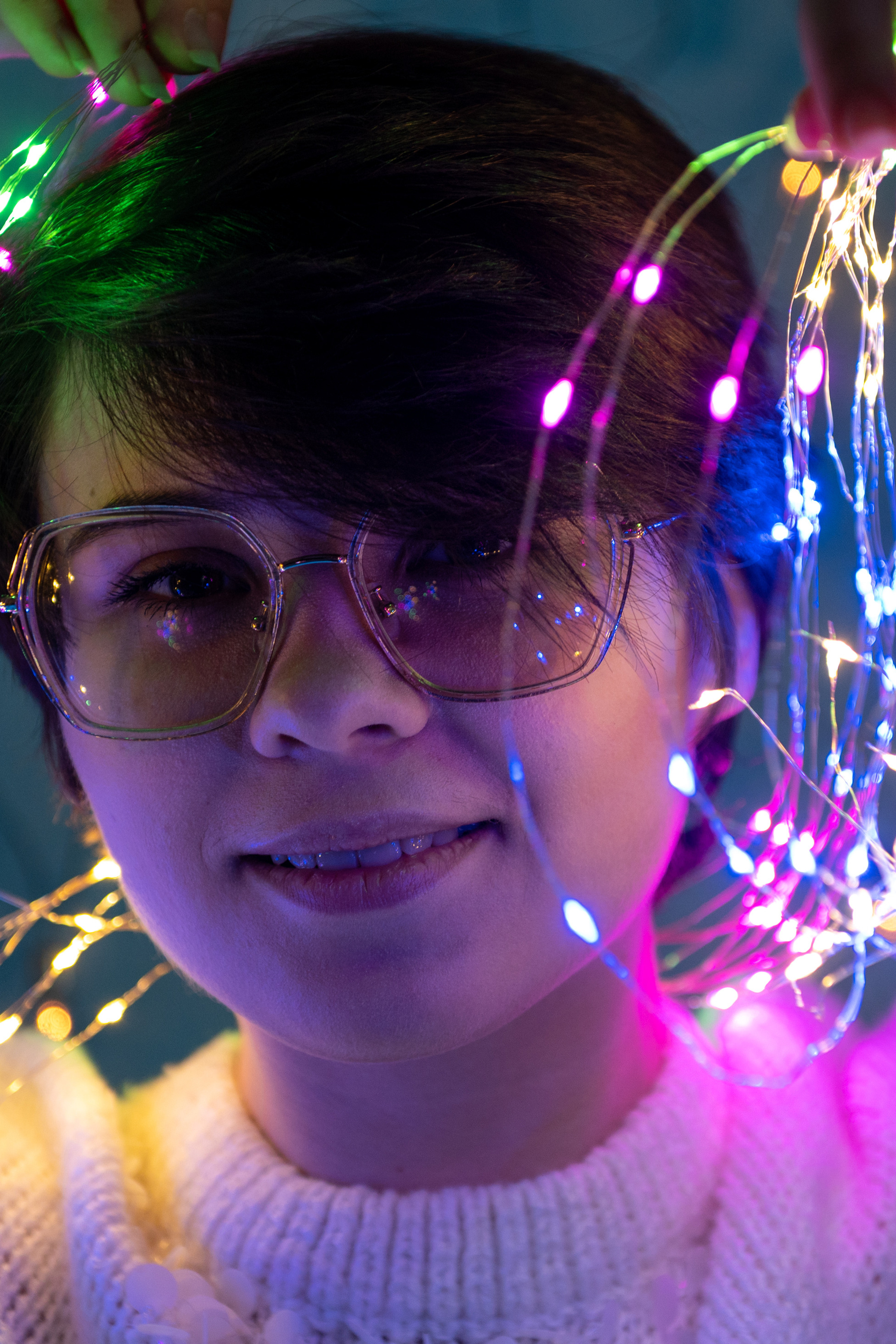 Семейная новогодняя фотосессия матери и дочери в студии