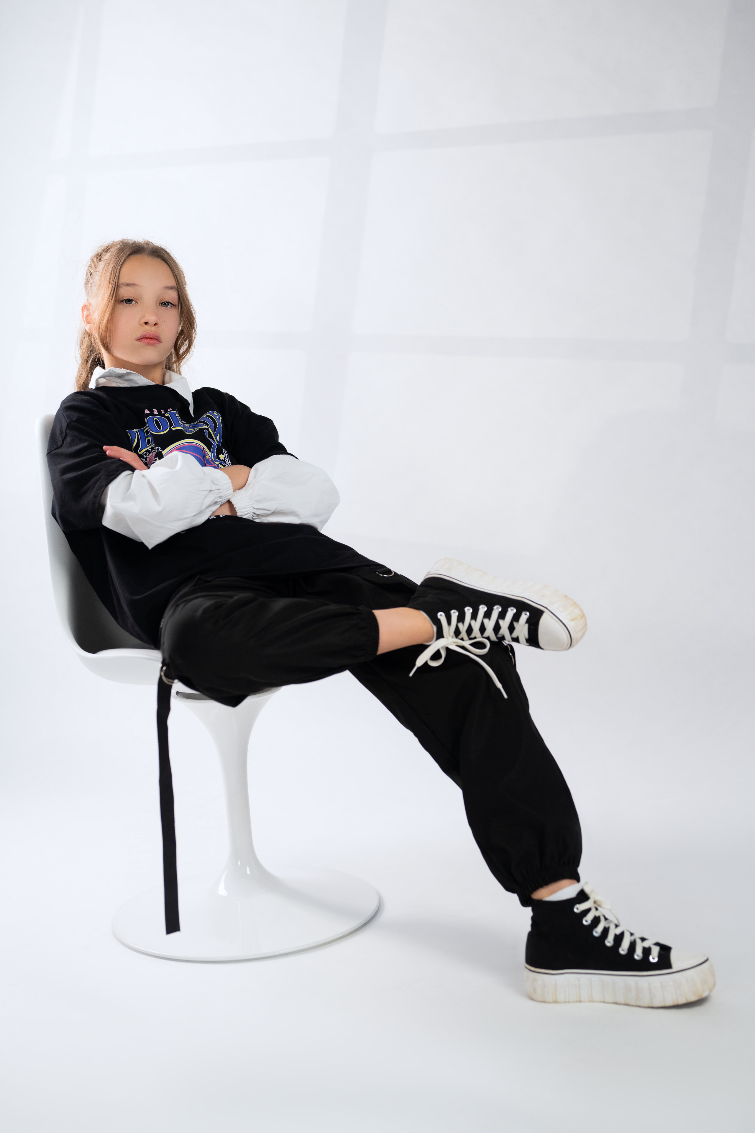 Подростковая съёмка с собакой, цветком, лампой