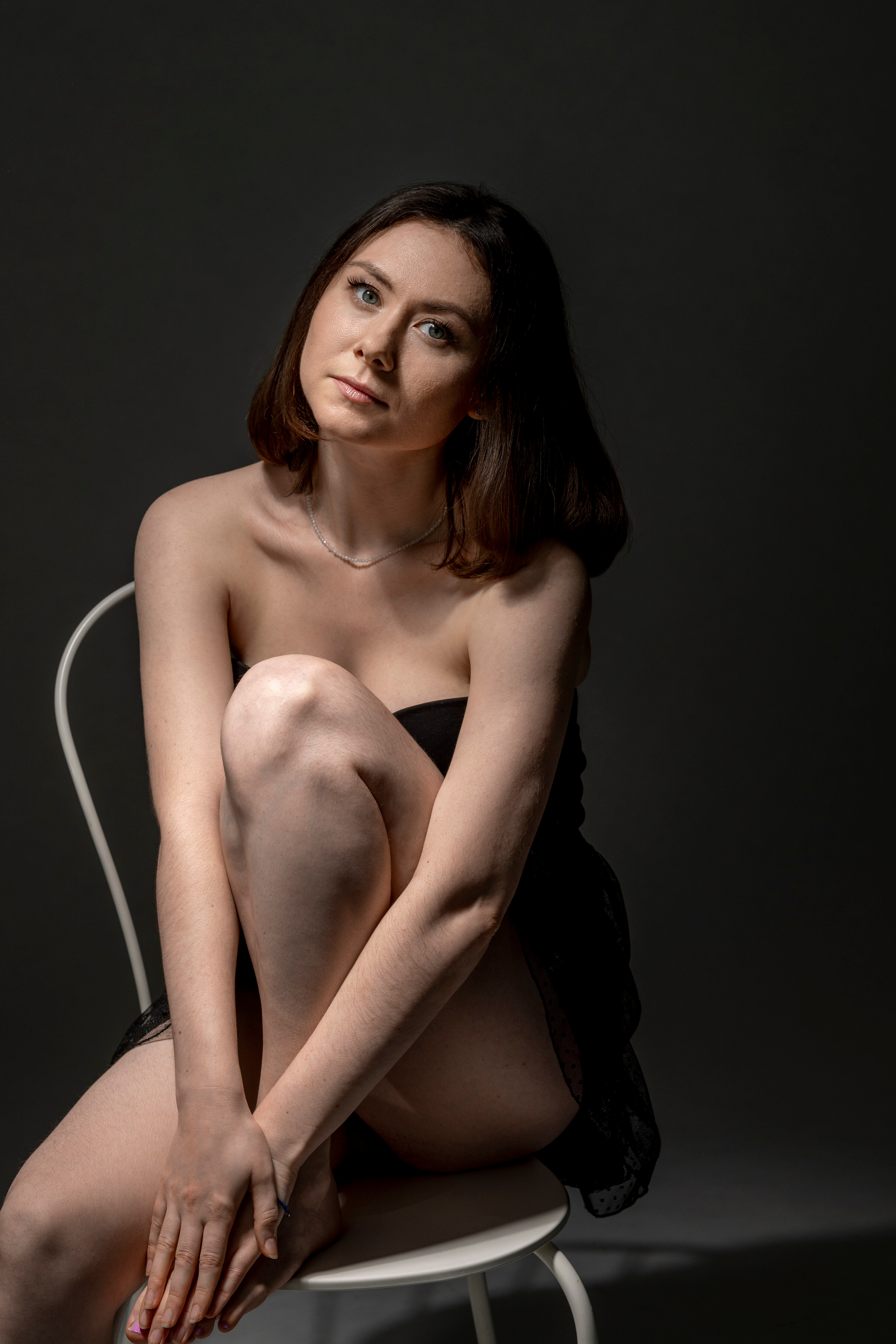 Фотосессия девушки в вечернем изумрудном платье