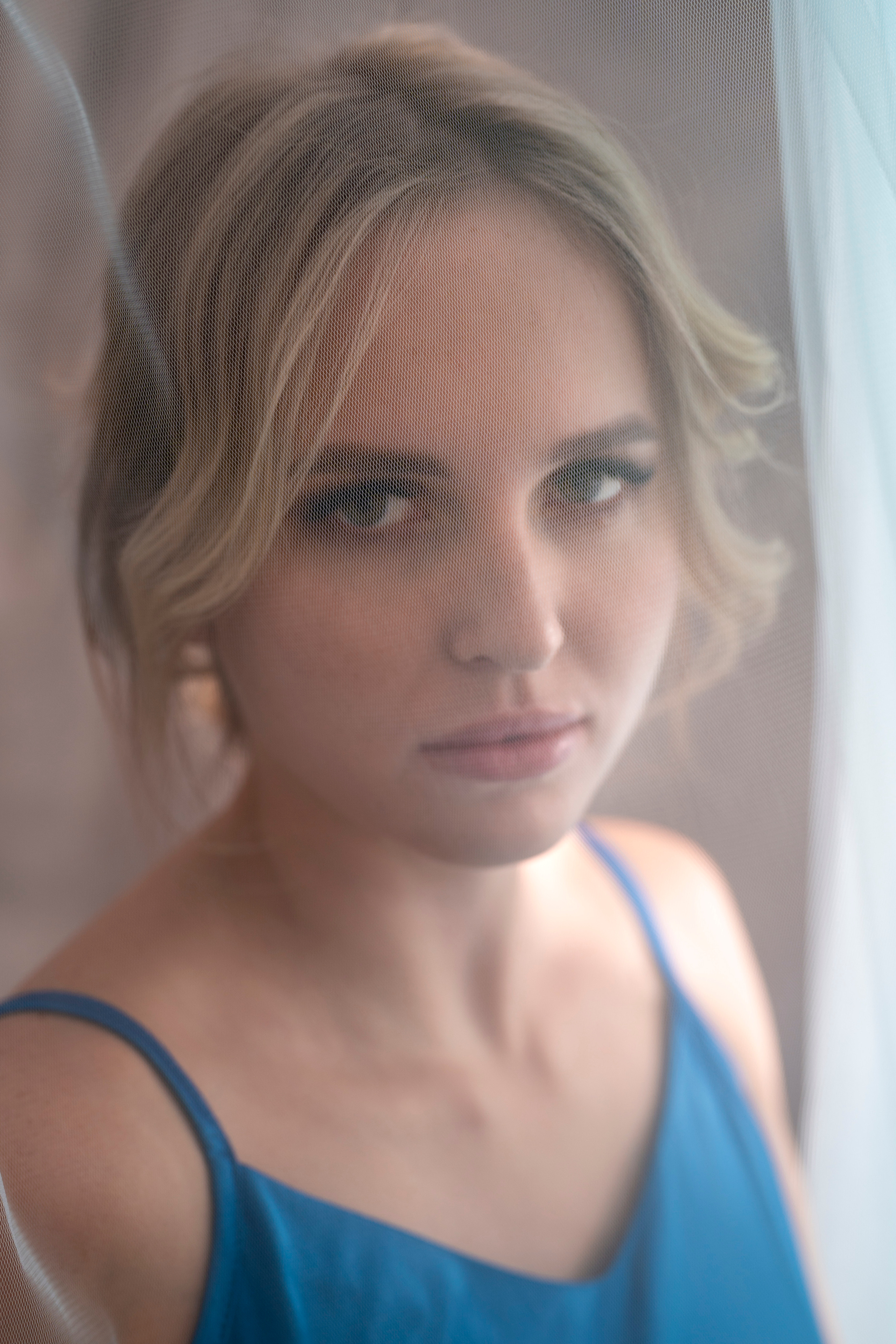 Фотосессия девушки в вечернем изумрудном платье