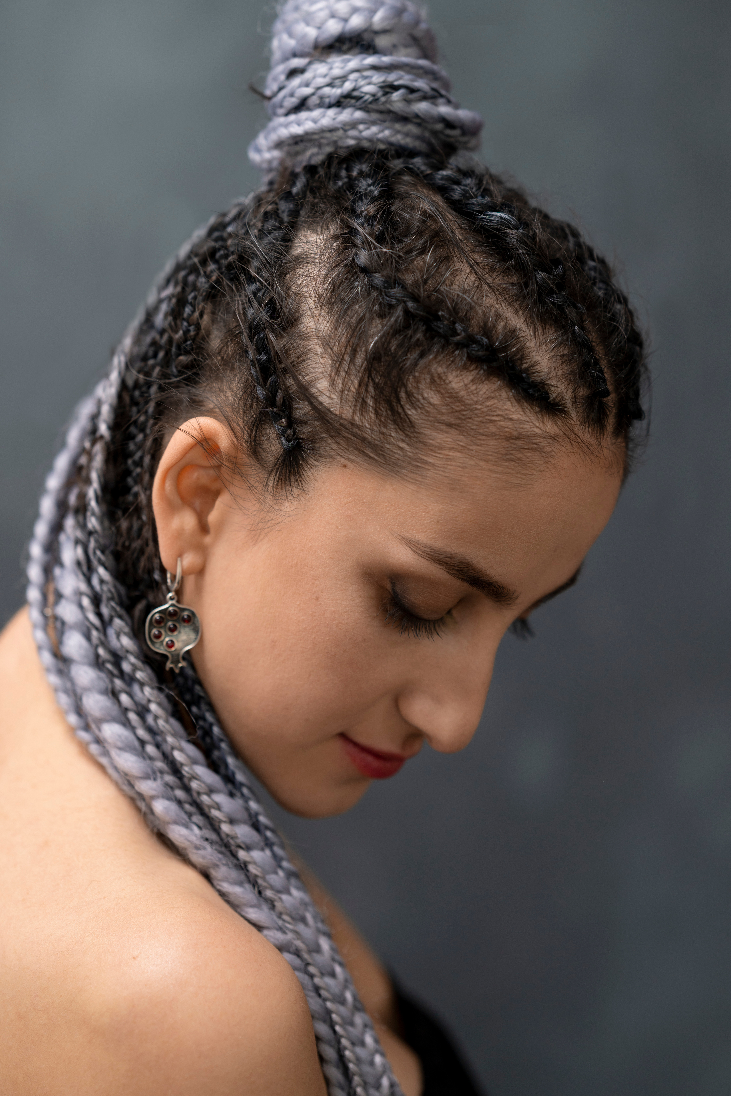 Фотосессия девушки в вечернем изумрудном платье