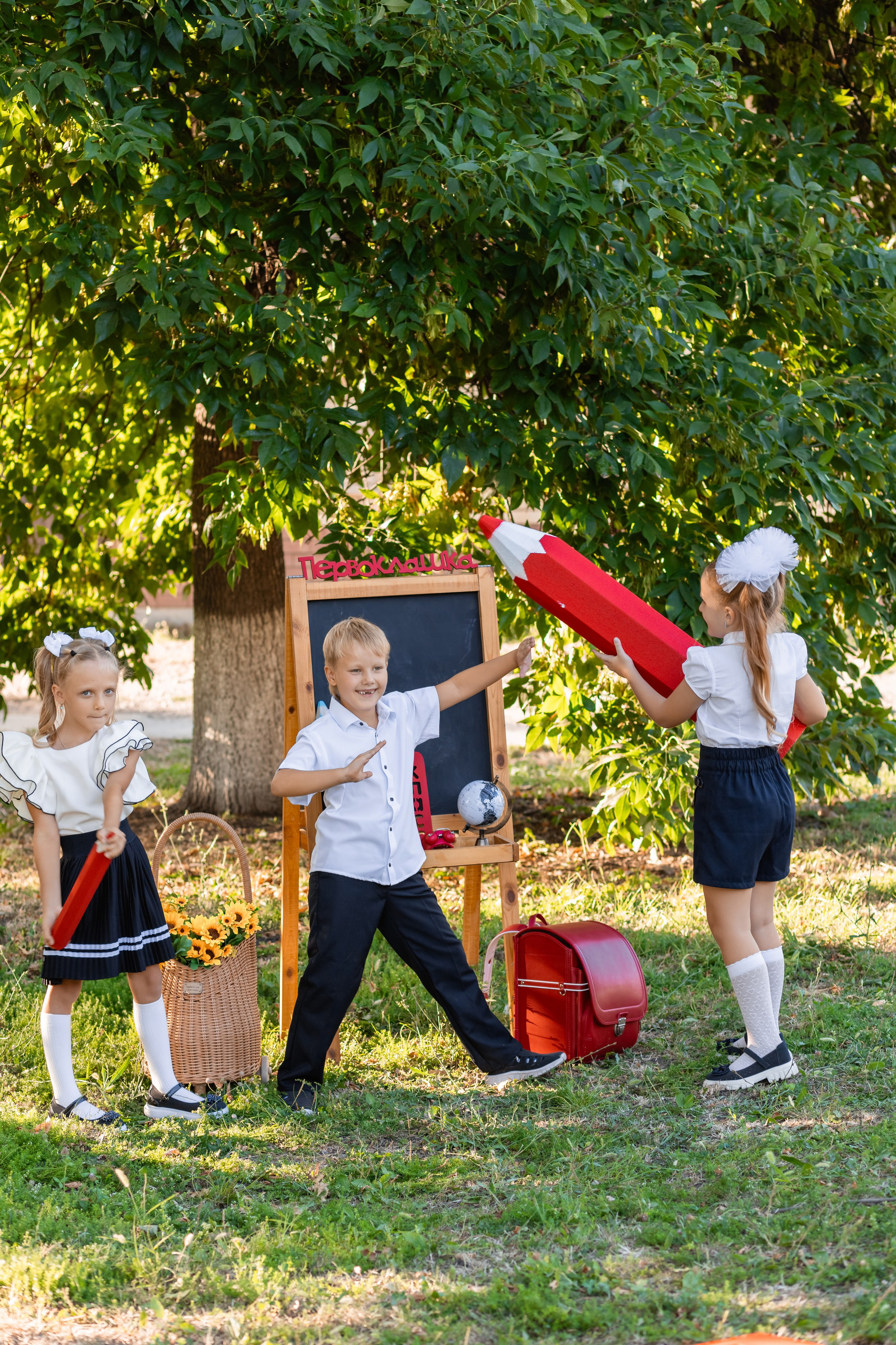 На школьном дворе