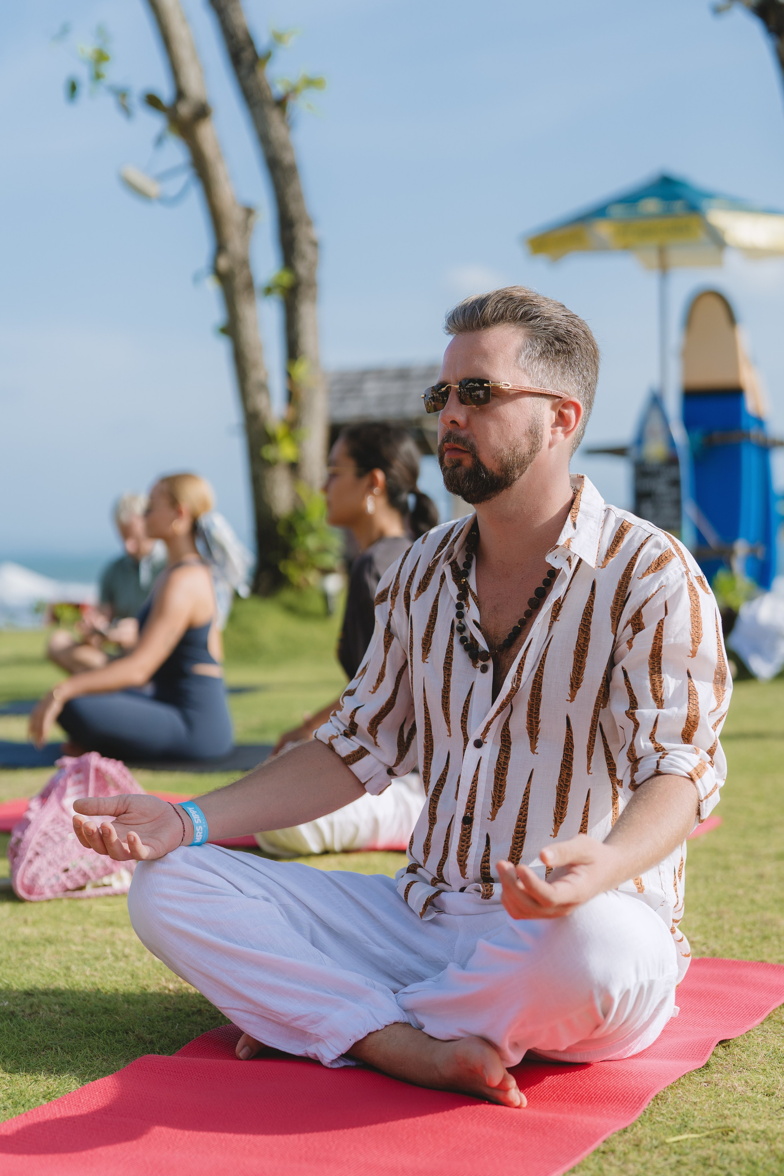 TEUS Group, Agents Yoga session by the Ocean. Сергей Зворыгин