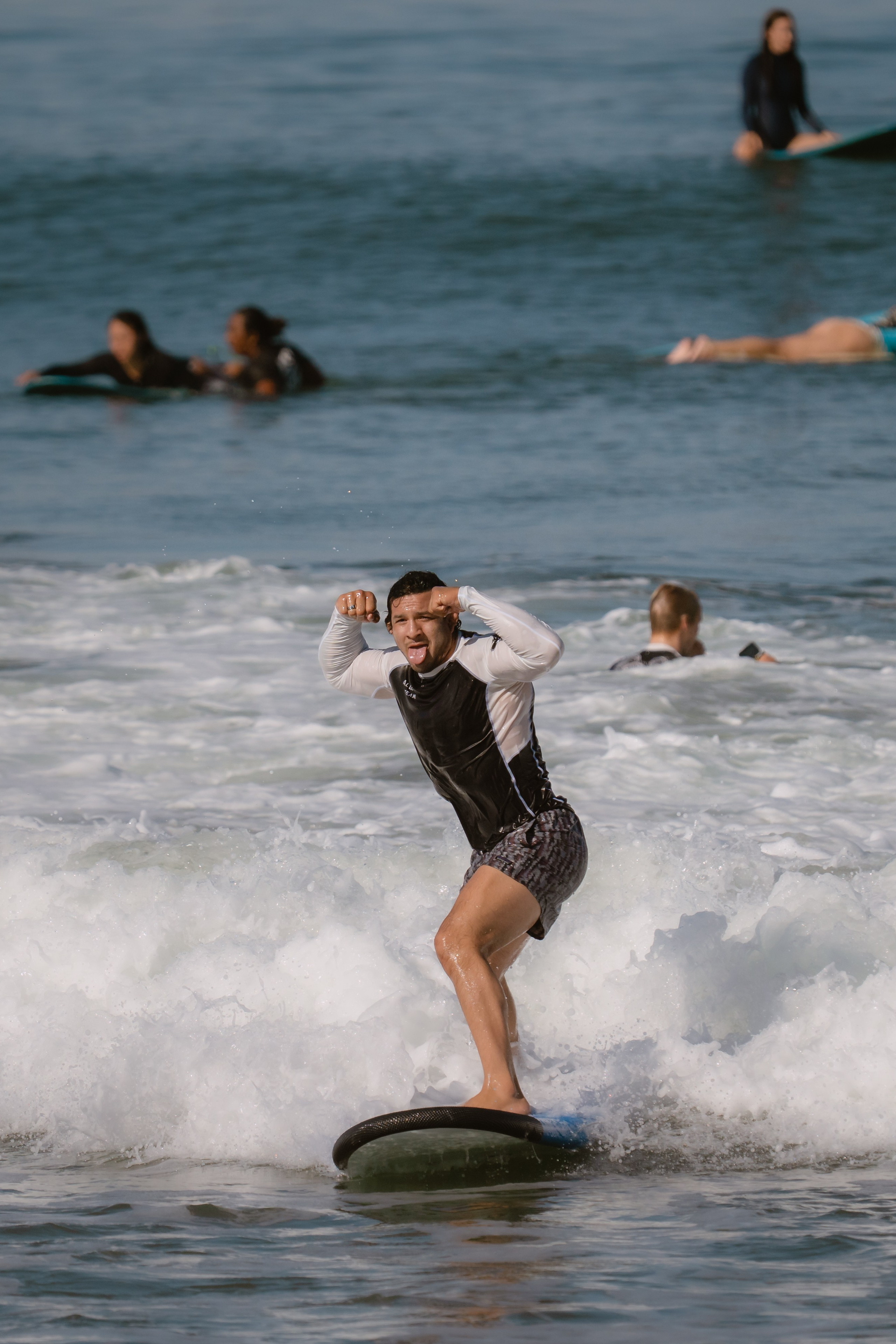 Al Leone athletes having fun surfing in the Pacific Ocean. Сергей Зворыгин