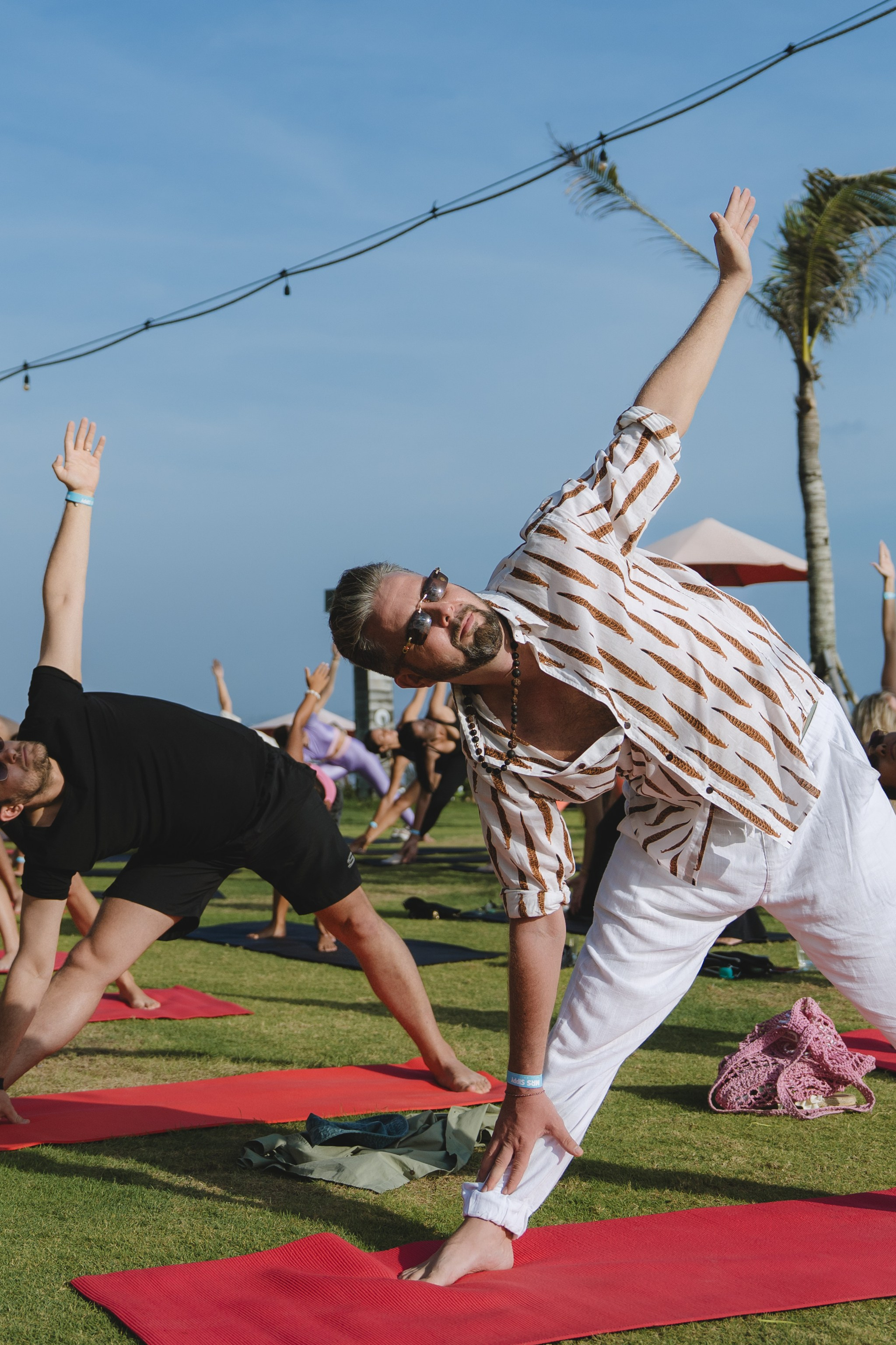 TEUS Group, Agents Yoga session by the Ocean. Сергей Зворыгин