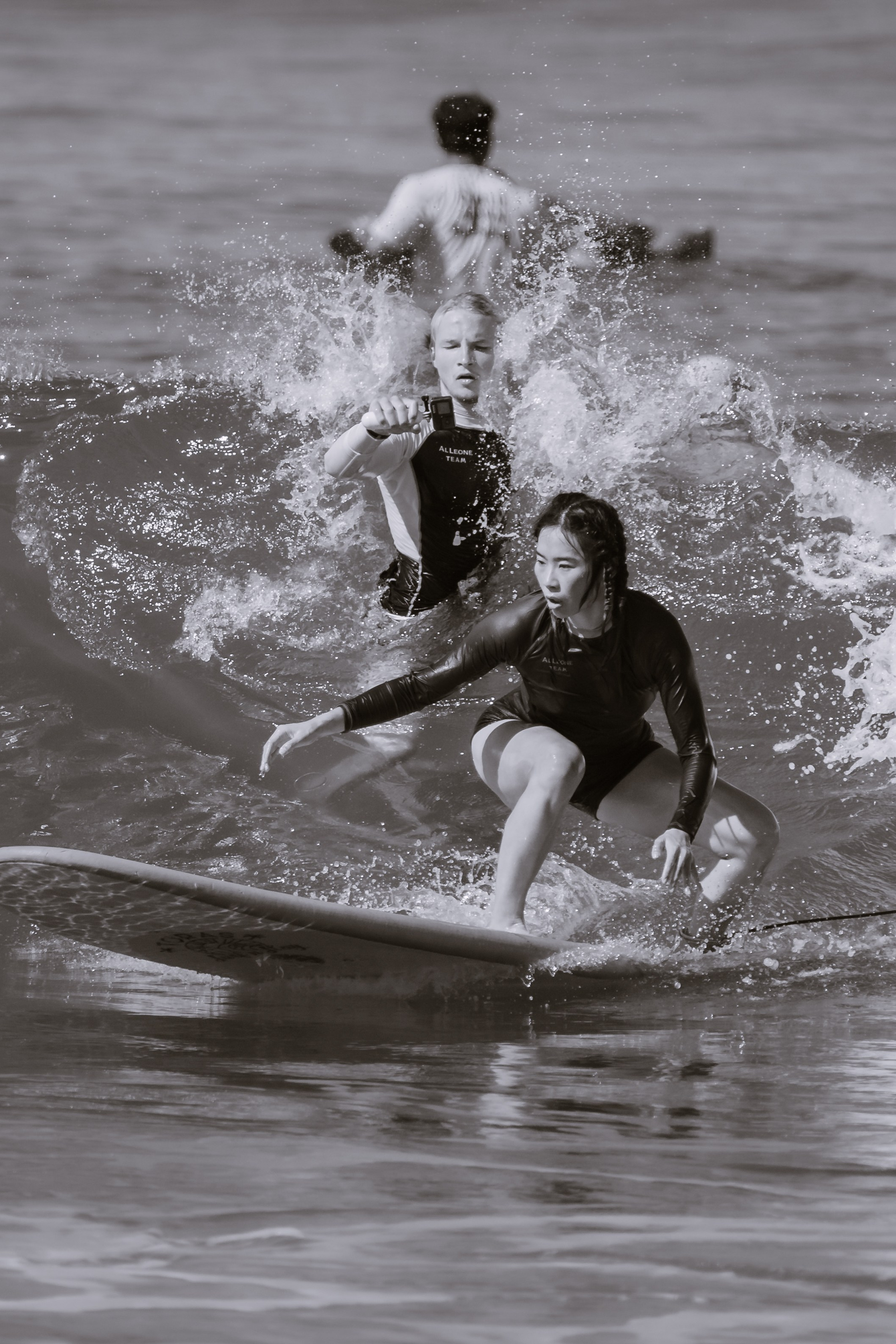 Al Leone athletes having fun surfing in the Pacific Ocean. Сергей Зворыгин