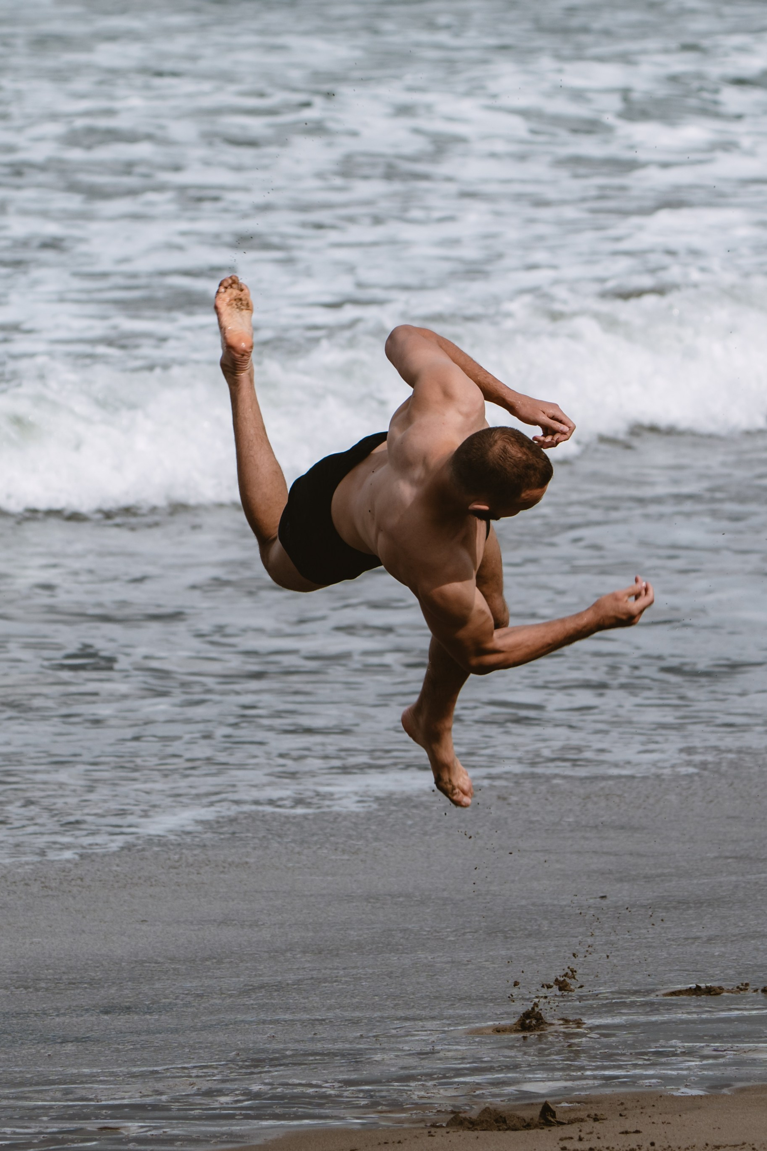 Mixed martial artists having fun surfing at the ocean in between training sessions. Сергей Зворыгин