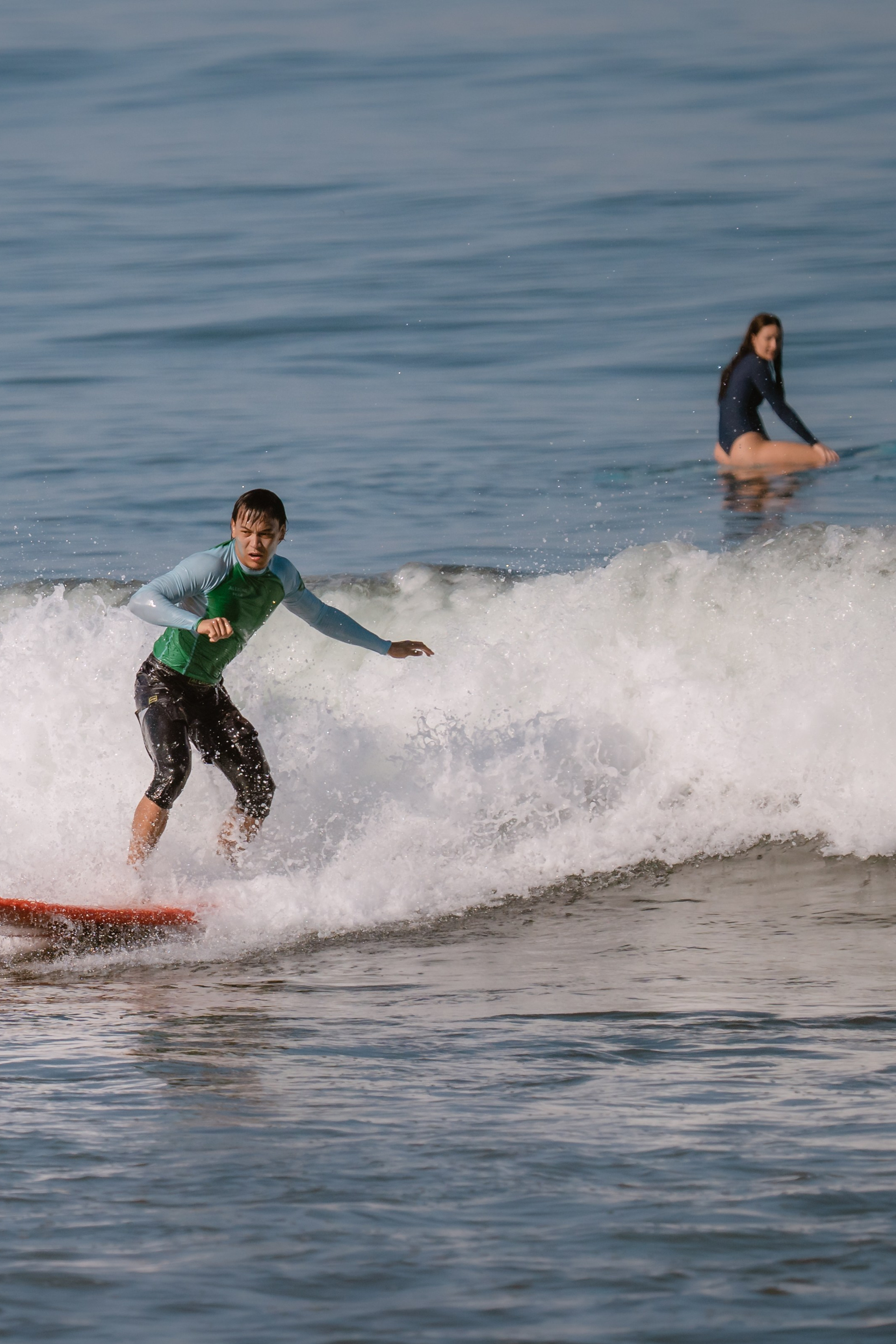 Al Leone athletes having fun surfing in the Pacific Ocean. Сергей Зворыгин