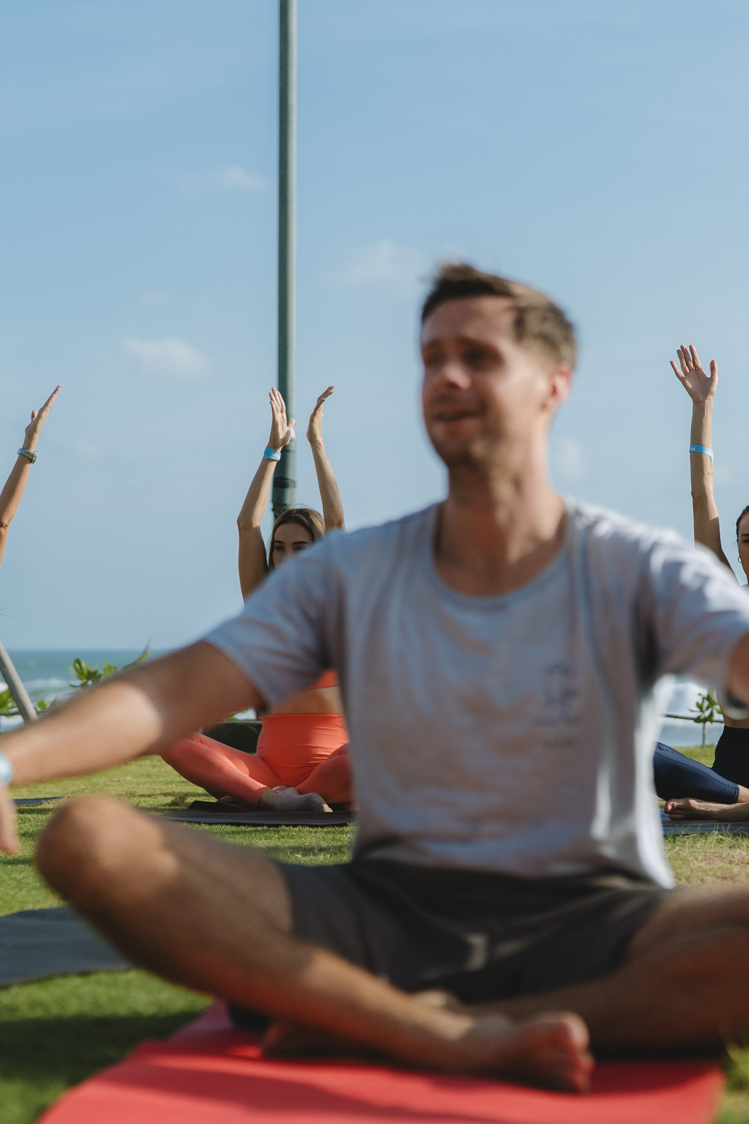 TEUS Group, Agents Yoga session by the Ocean. Сергей Зворыгин