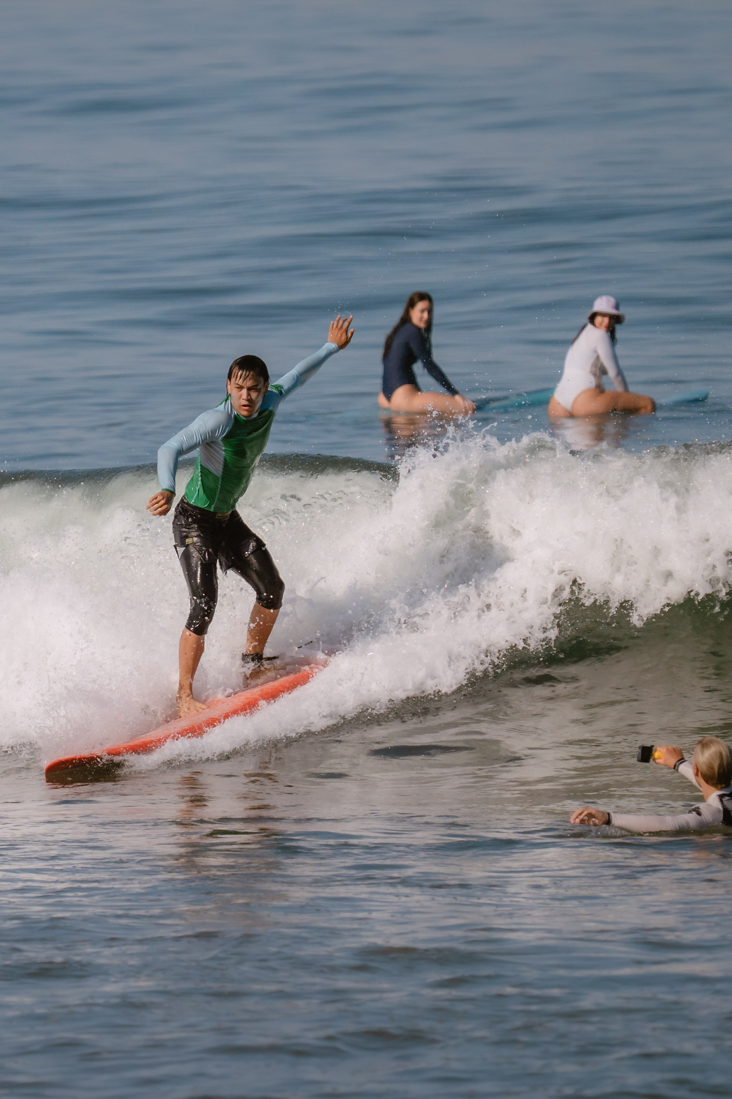 Al Leone athletes having fun surfing in the Pacific Ocean. Сергей Зворыгин
