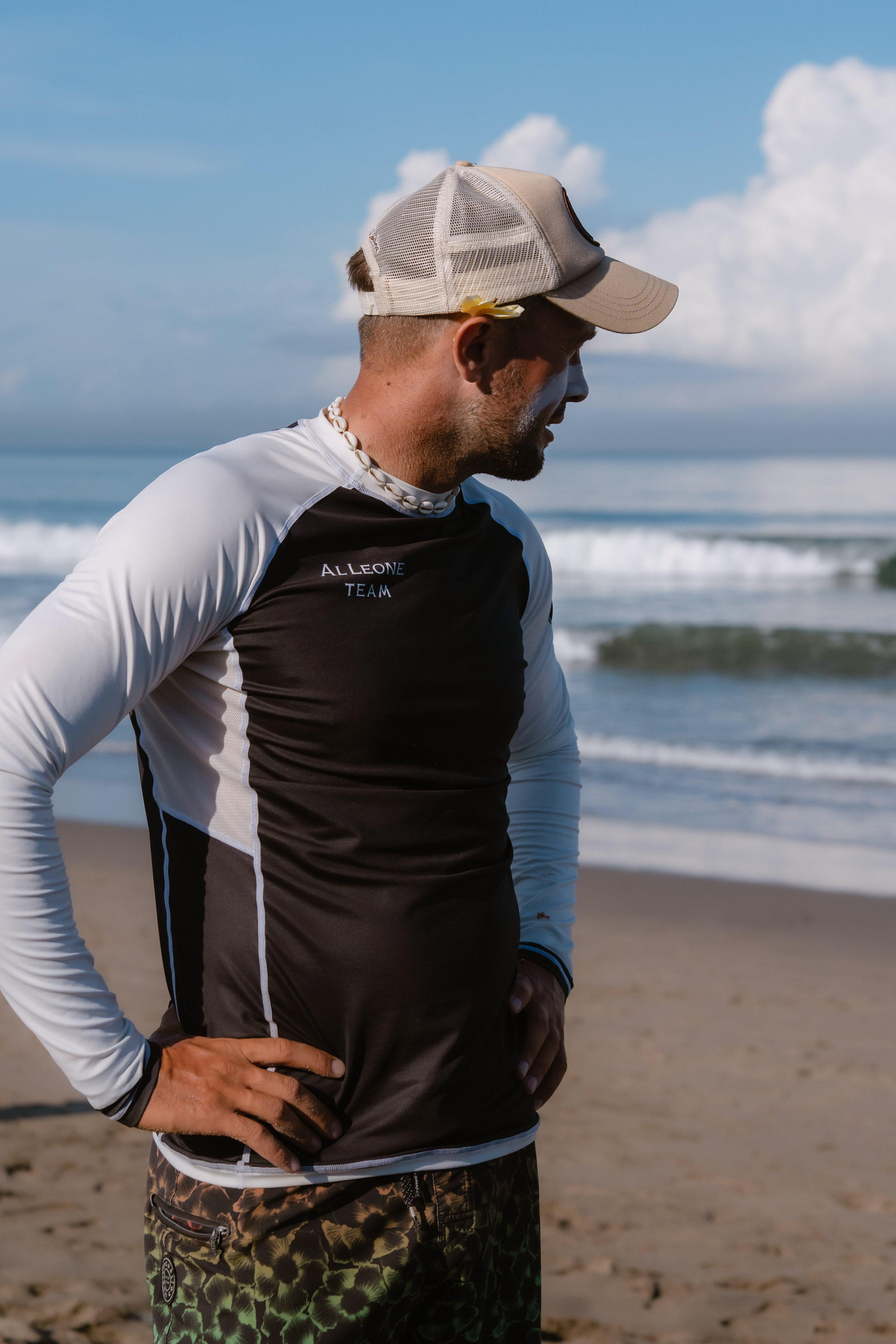 Al Leone athletes having fun surfing in the Pacific Ocean. Сергей Зворыгин