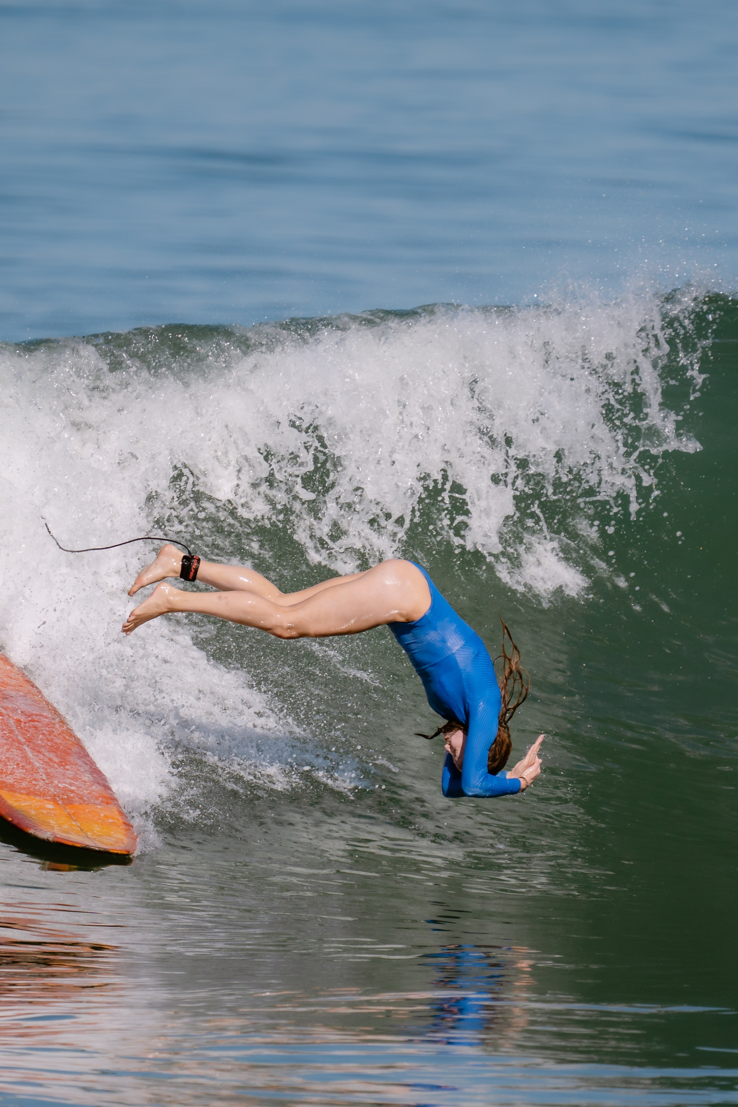 Al Leone athletes having fun surfing in the Pacific Ocean. Сергей Зворыгин