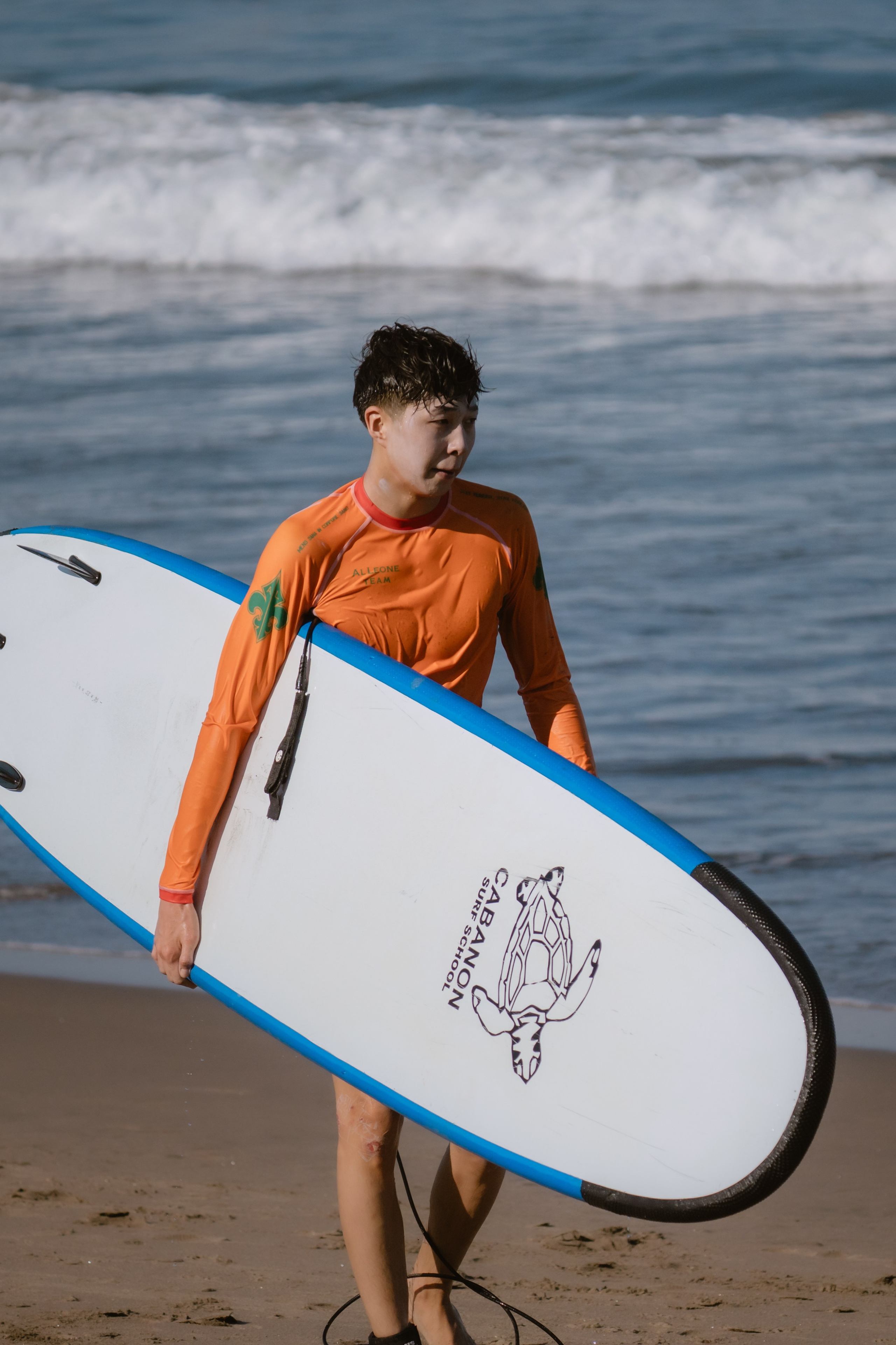 Al Leone athletes having fun surfing in the Pacific Ocean. Сергей Зворыгин