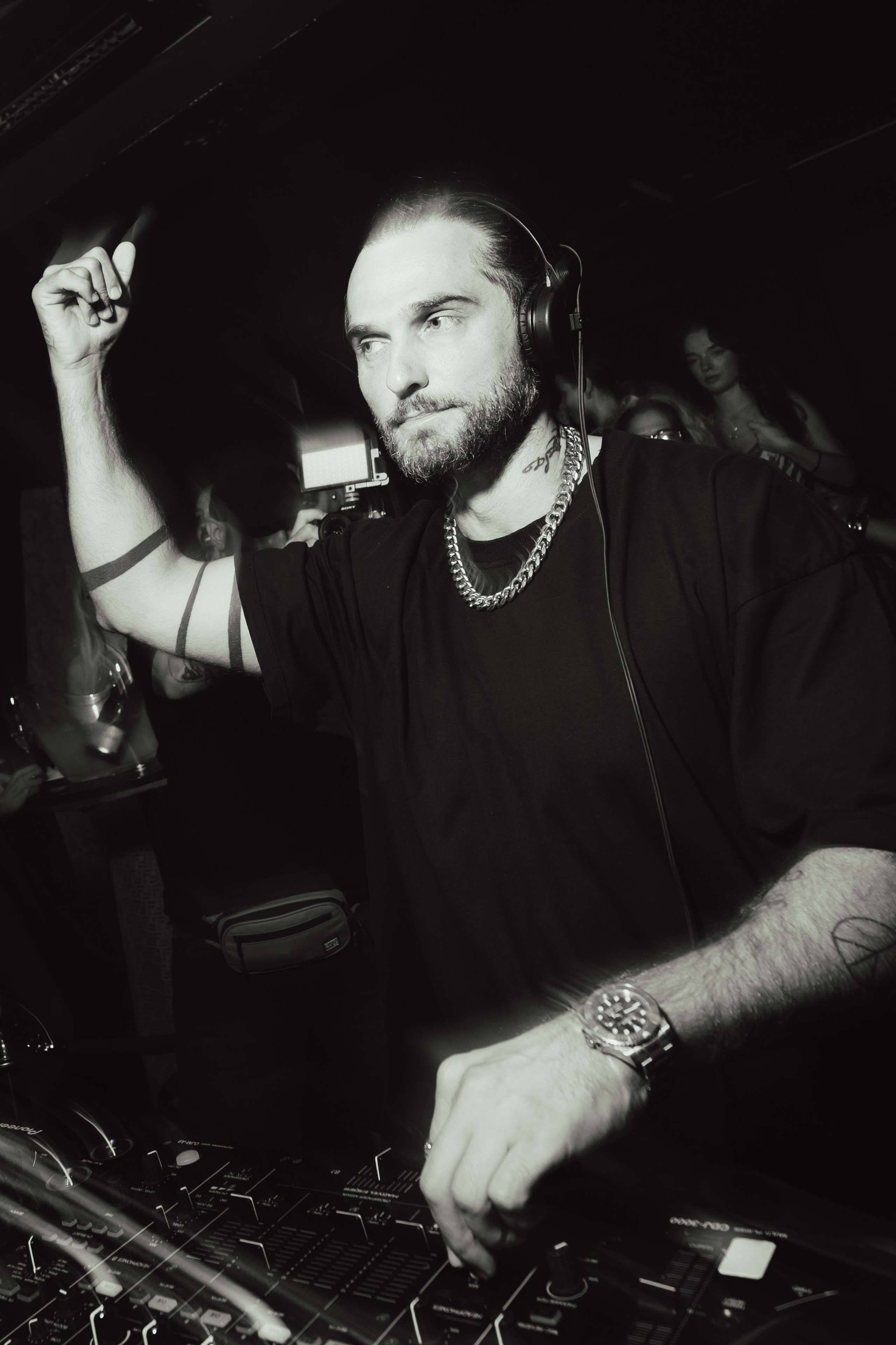 Sen Sanik, American music producer performance at GOB. Сергей Зворыгин