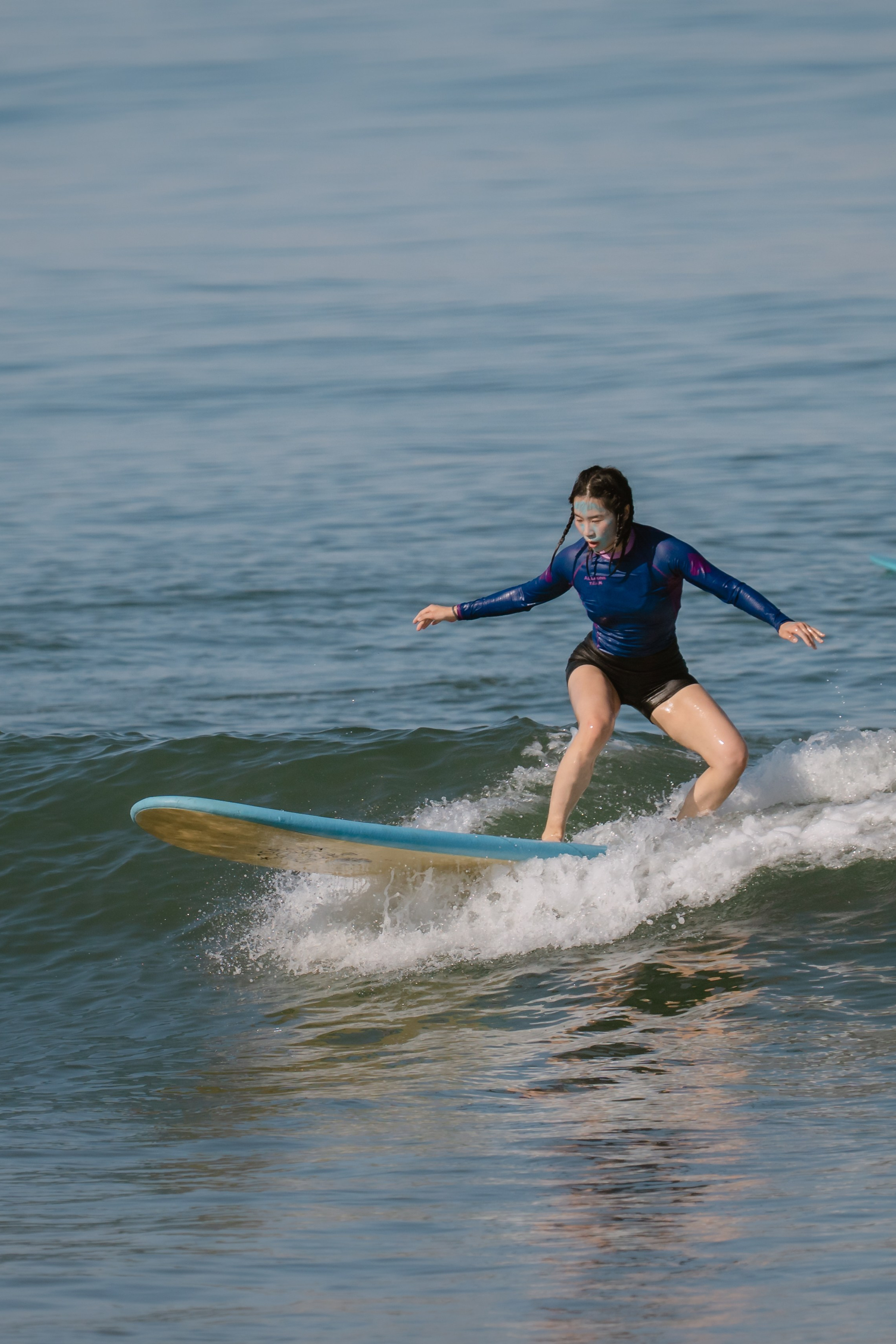 Al Leone athletes having fun surfing in the Pacific Ocean. Сергей Зворыгин