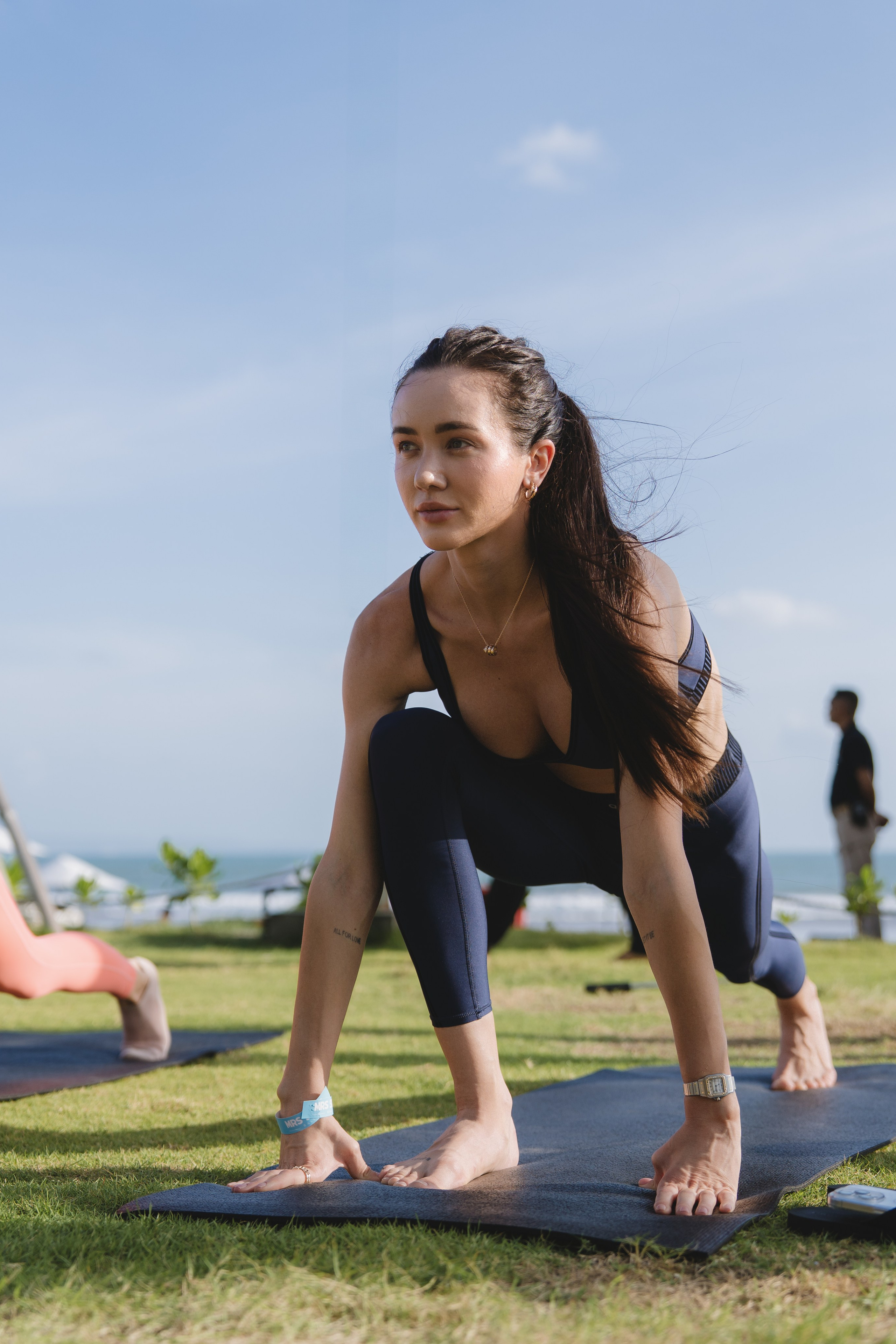 TEUS Group, Agents Yoga session by the Ocean. Сергей Зворыгин