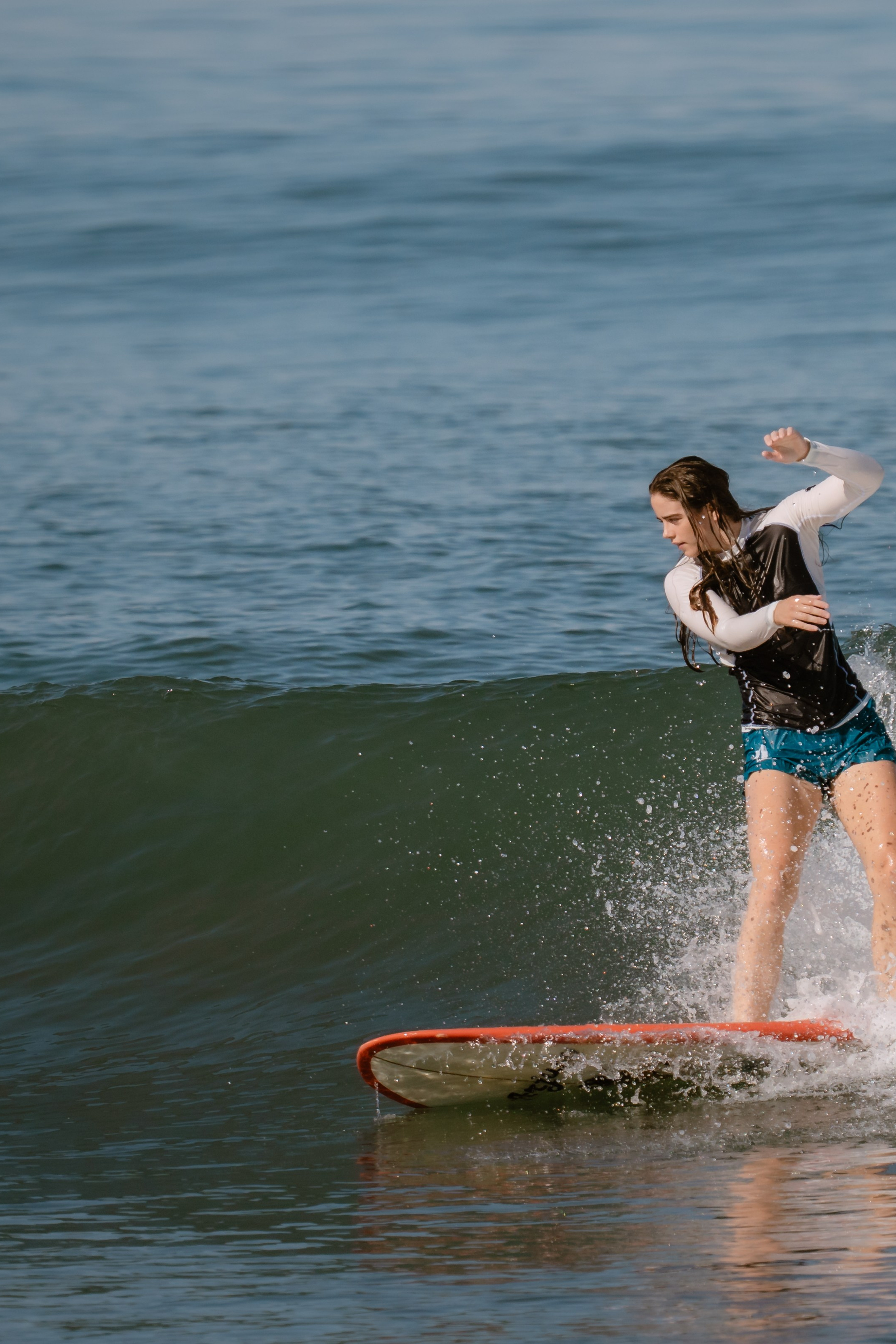 Al Leone athletes having fun surfing in the Pacific Ocean. Сергей Зворыгин
