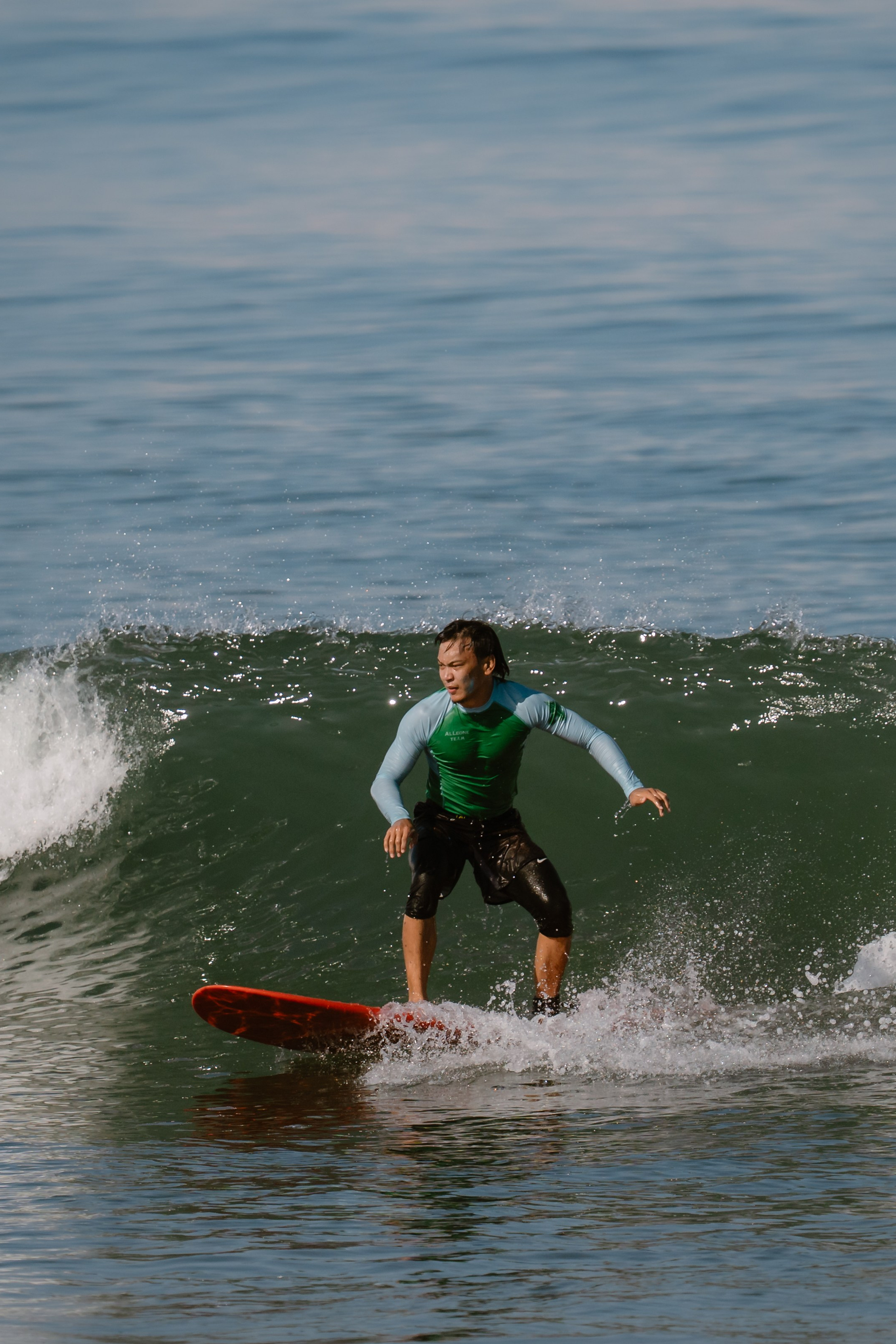 Al Leone athletes having fun surfing in the Pacific Ocean. Сергей Зворыгин