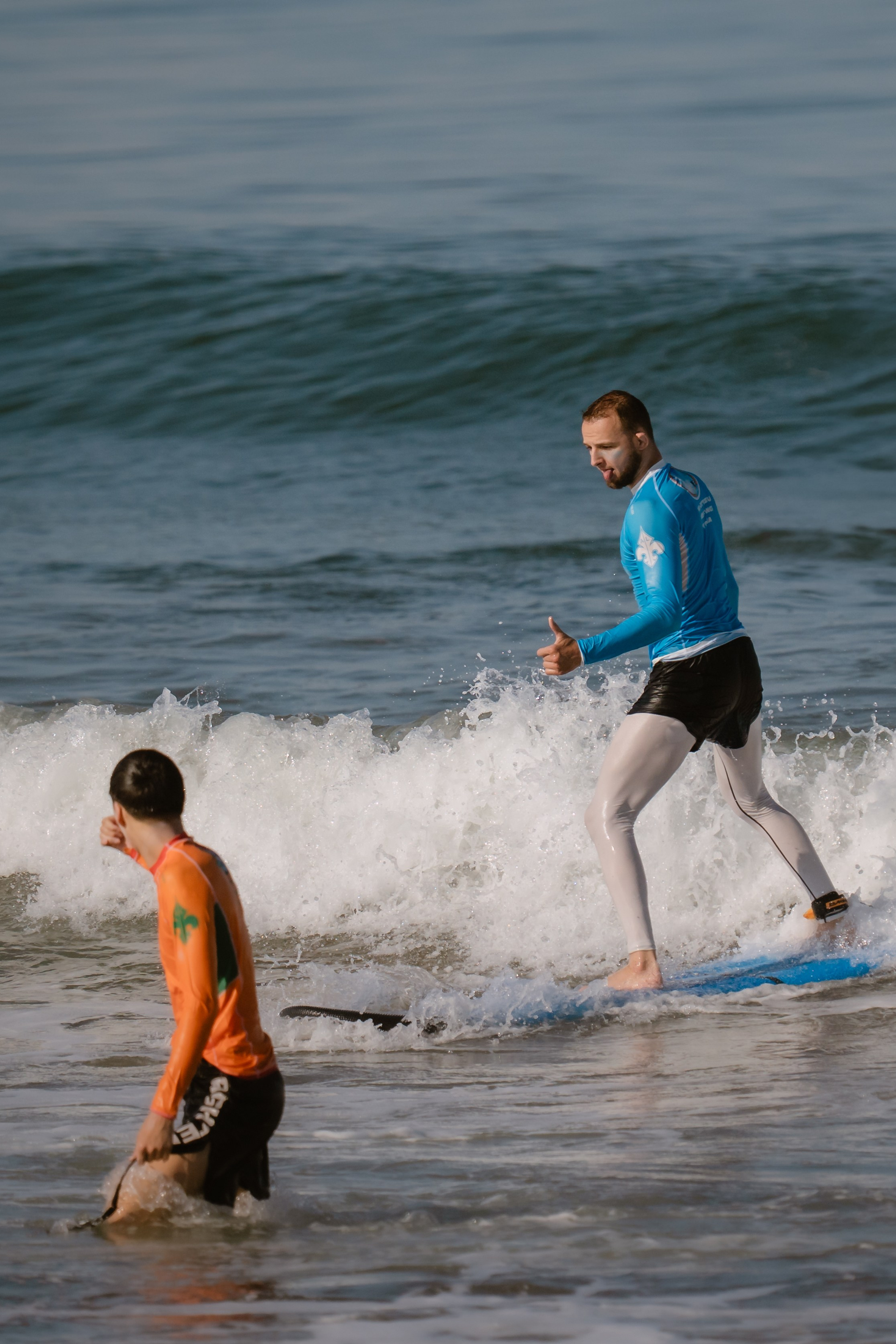 Al Leone athletes having fun surfing in the Pacific Ocean. Сергей Зворыгин