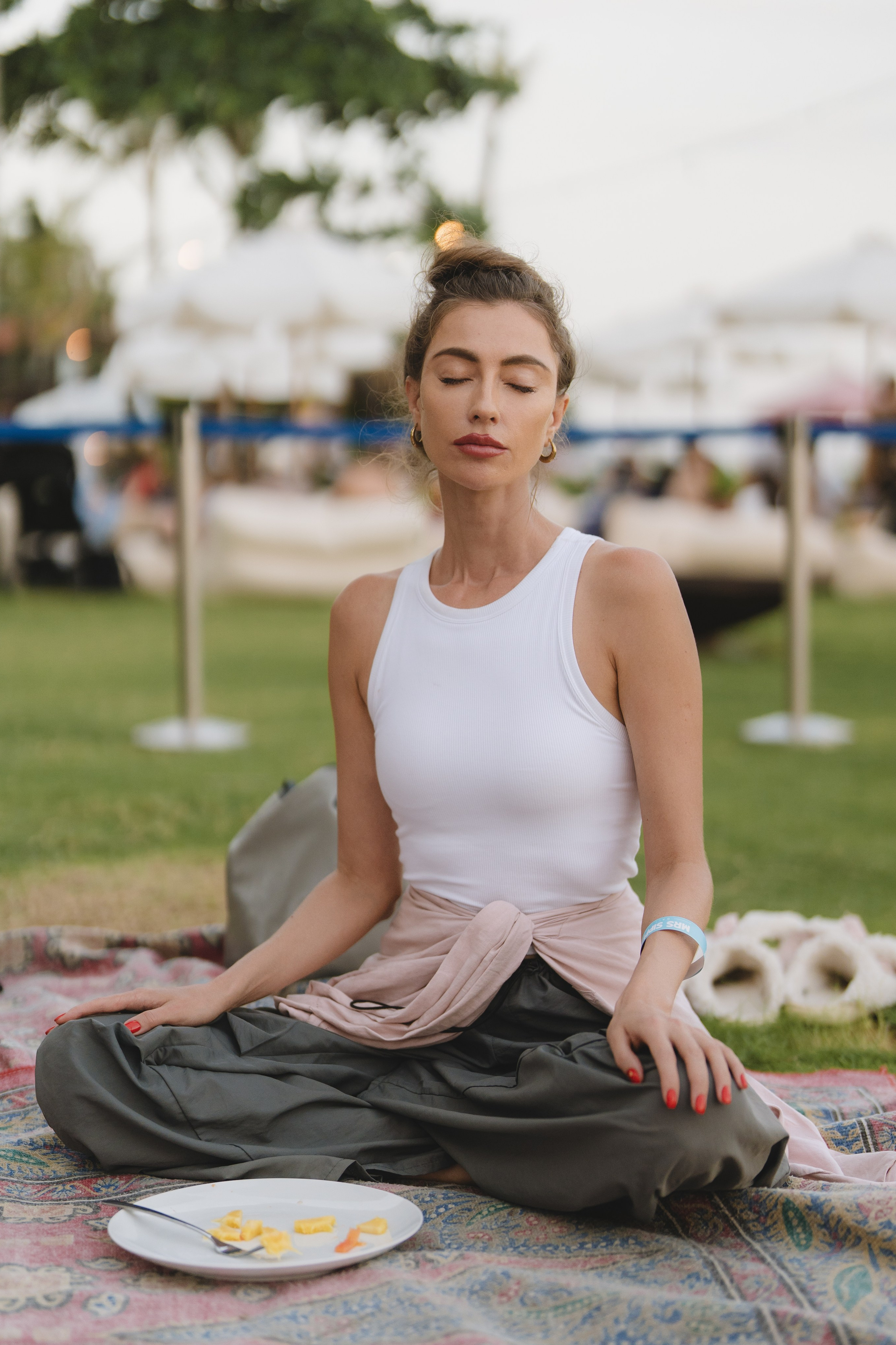 TEUS Group, Agents Yoga session by the Ocean. Сергей Зворыгин