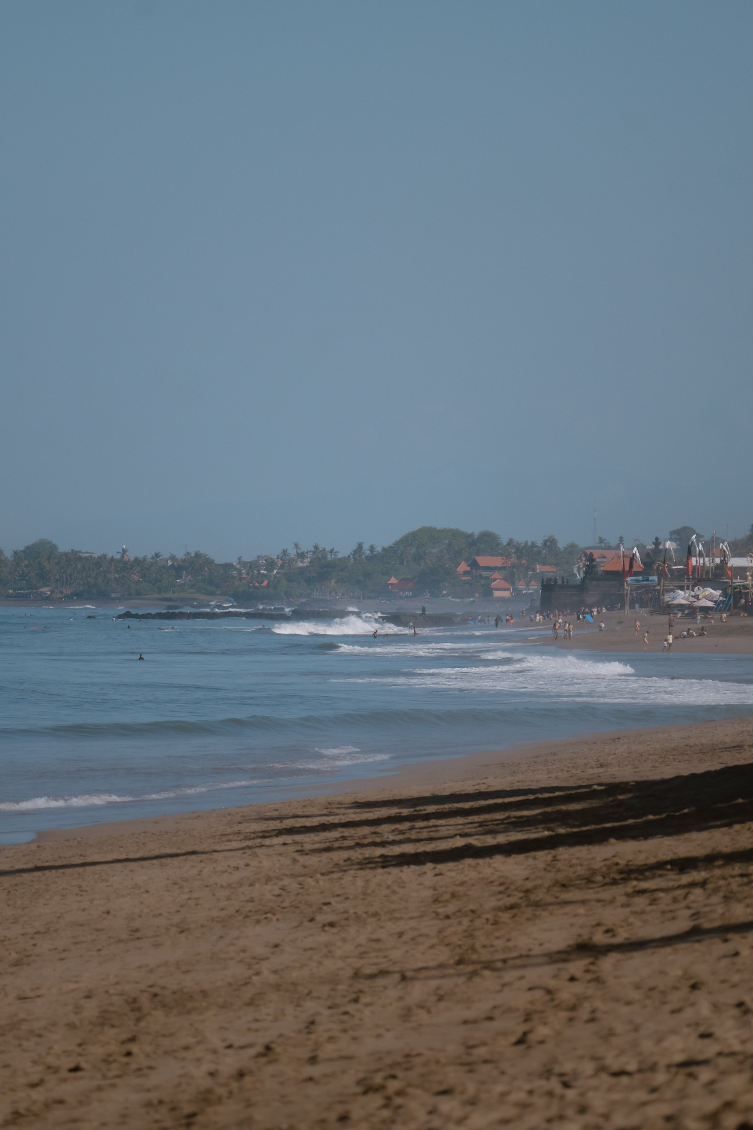 Al Leone athletes having fun surfing in the Pacific Ocean. Сергей Зворыгин