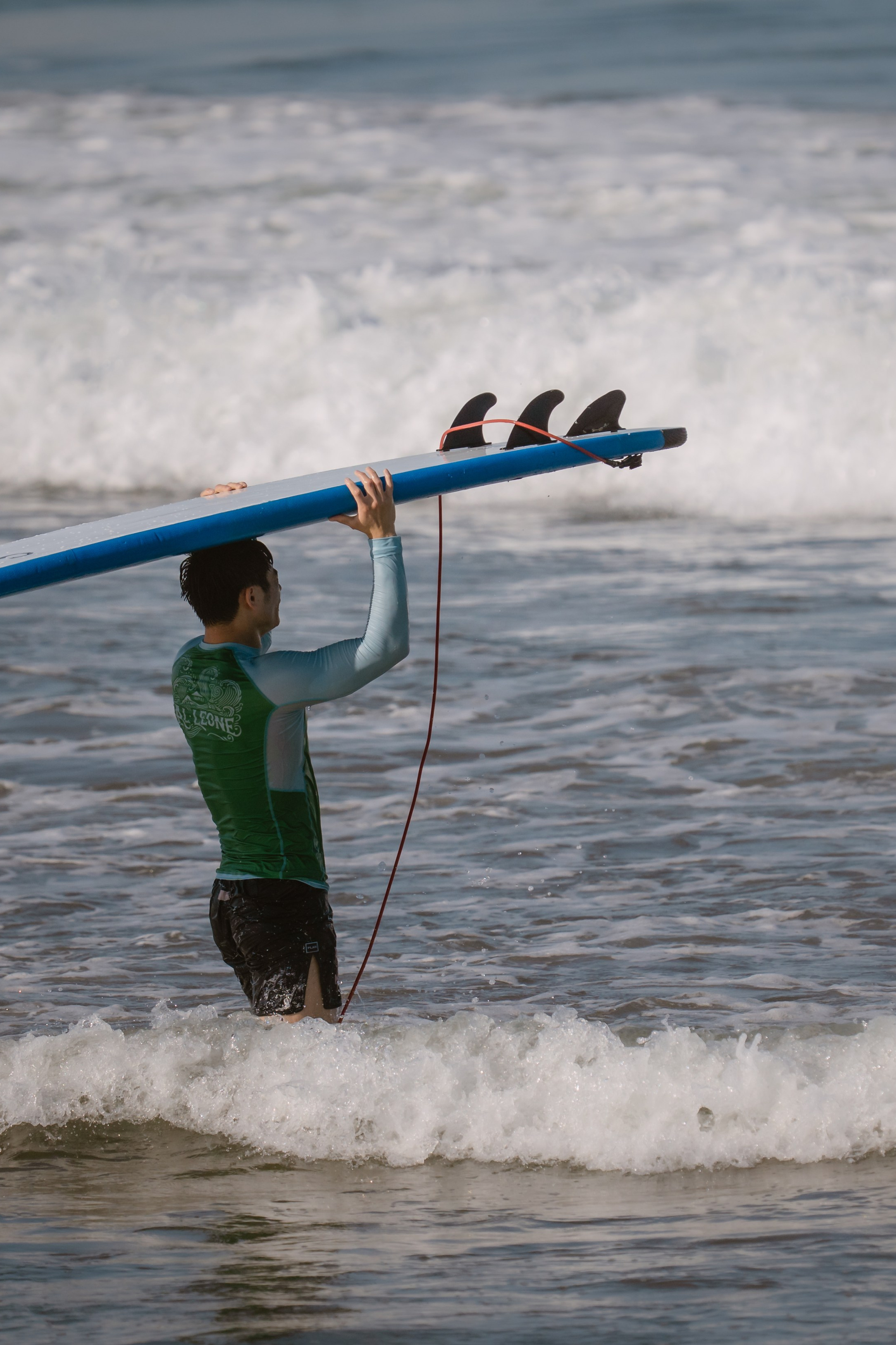 Al Leone athletes having fun surfing in the Pacific Ocean. Сергей Зворыгин