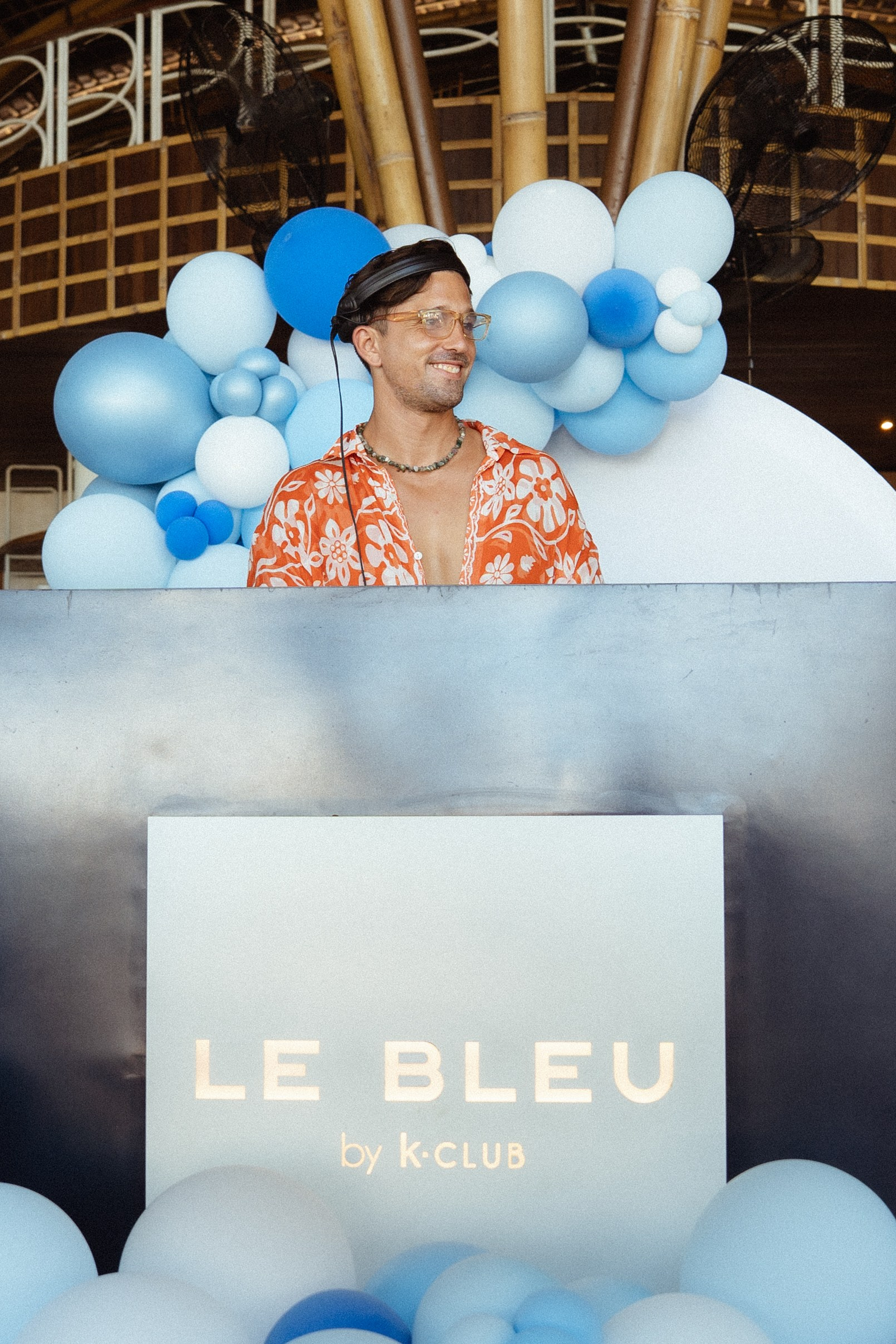 Le Blue Bali, a luxury beachfront restaurant Anniversary. Сергей Зворыгин